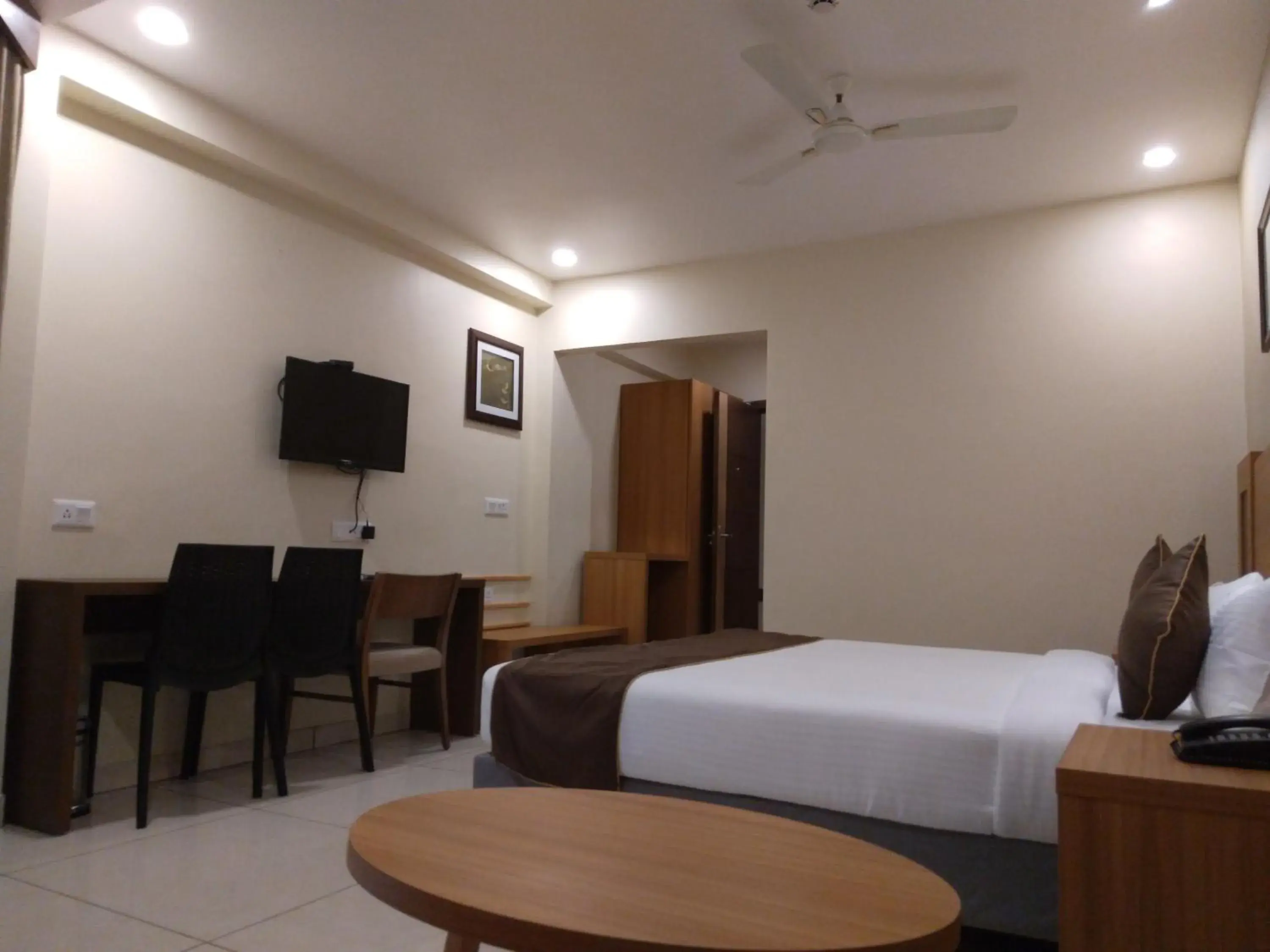 Deluxe Double Room with Side Sea View in HOTEL NILADRI PREMIUM Deluxe Double Room with Side Sea View in HOTEL NILADRI PREMIUM