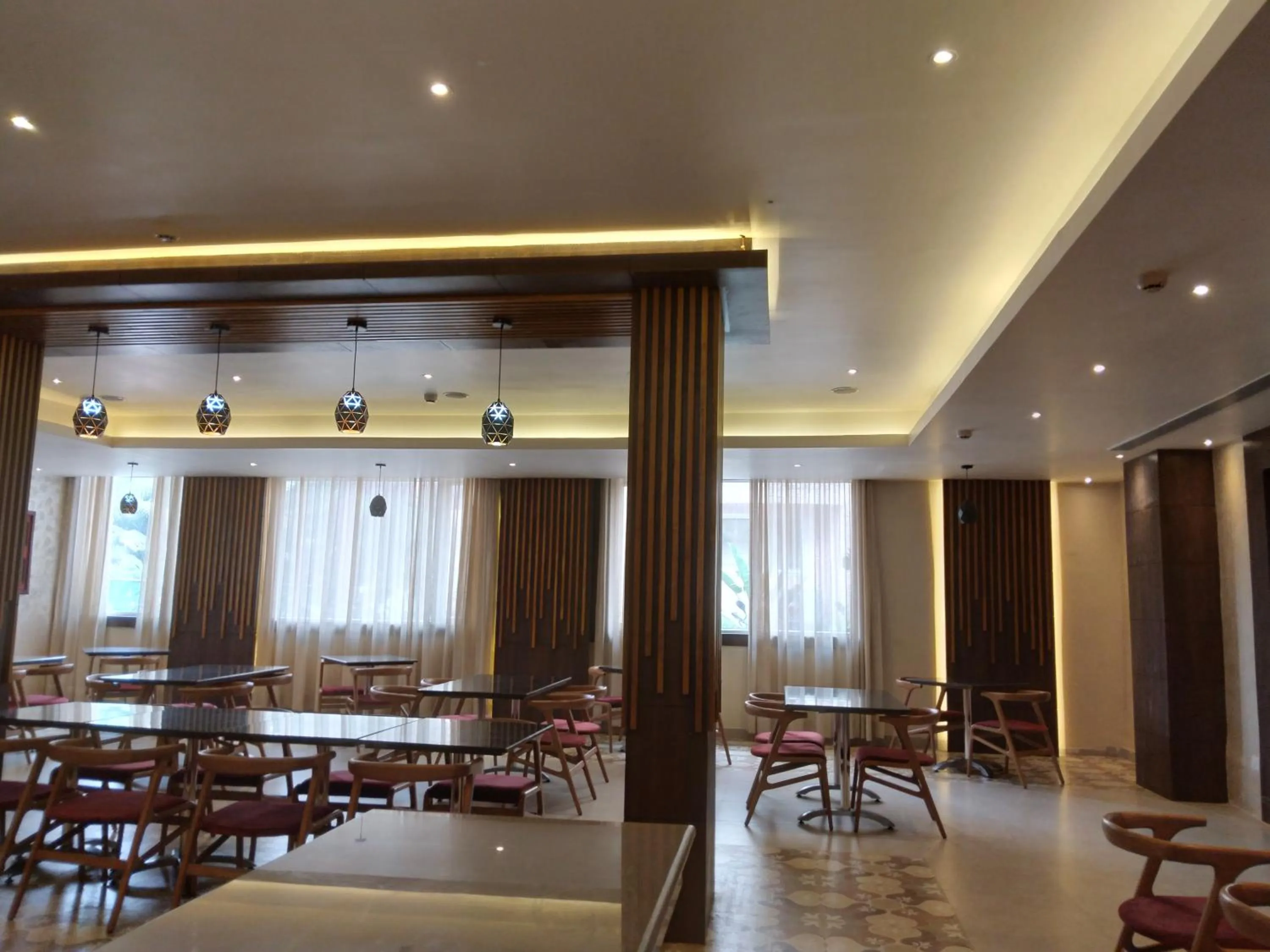 Restaurant/places to eat in HOTEL NILADRI PREMIUM