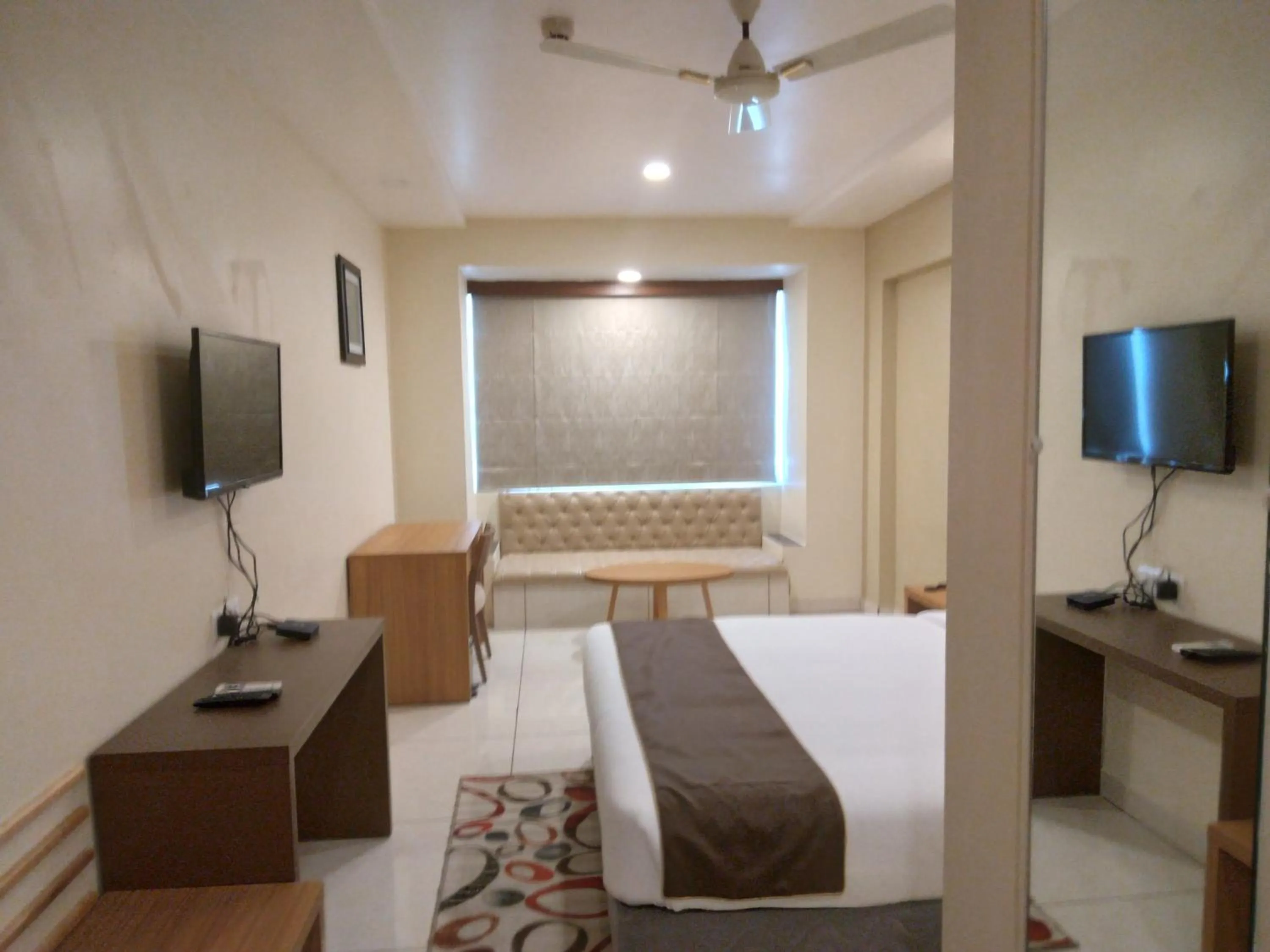 Living room, Bed in HOTEL NILADRI PREMIUM