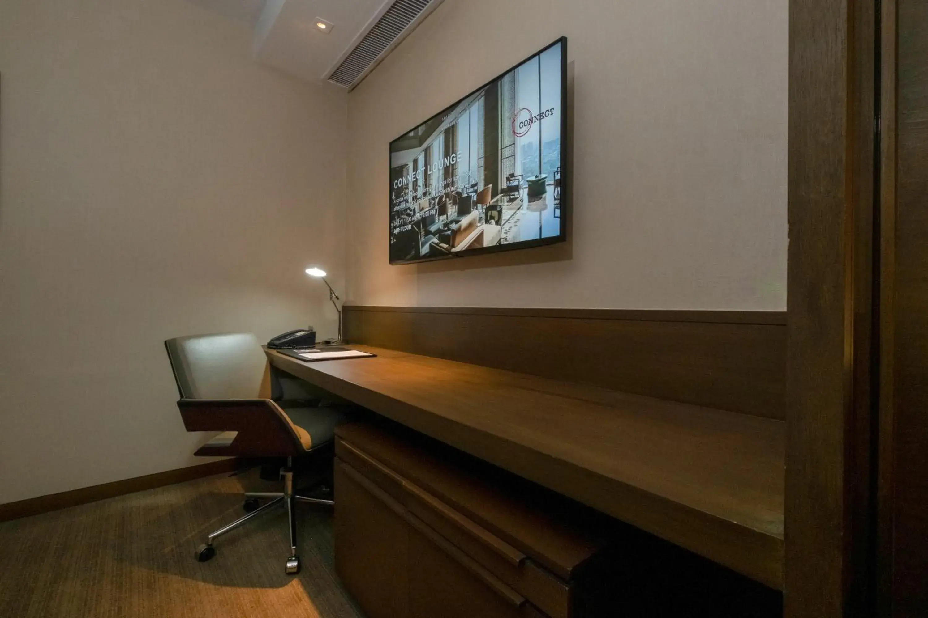 Standard King Room in Marco Polo Ortigas Manila Standard King Room in Marco Polo Ortigas Manila