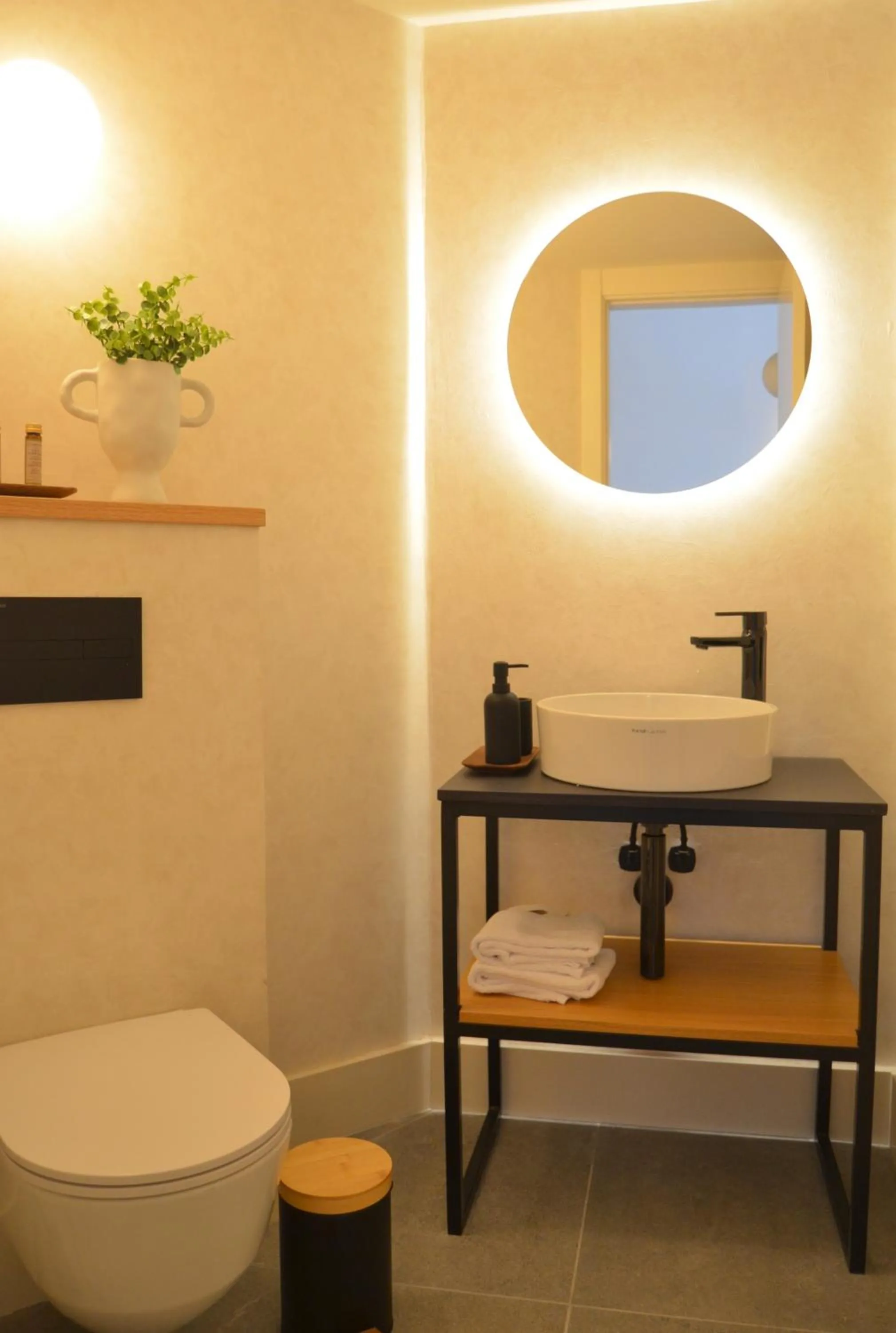 Toilet in TocToc Suites Olof Palme - Viviendas Vacacionales