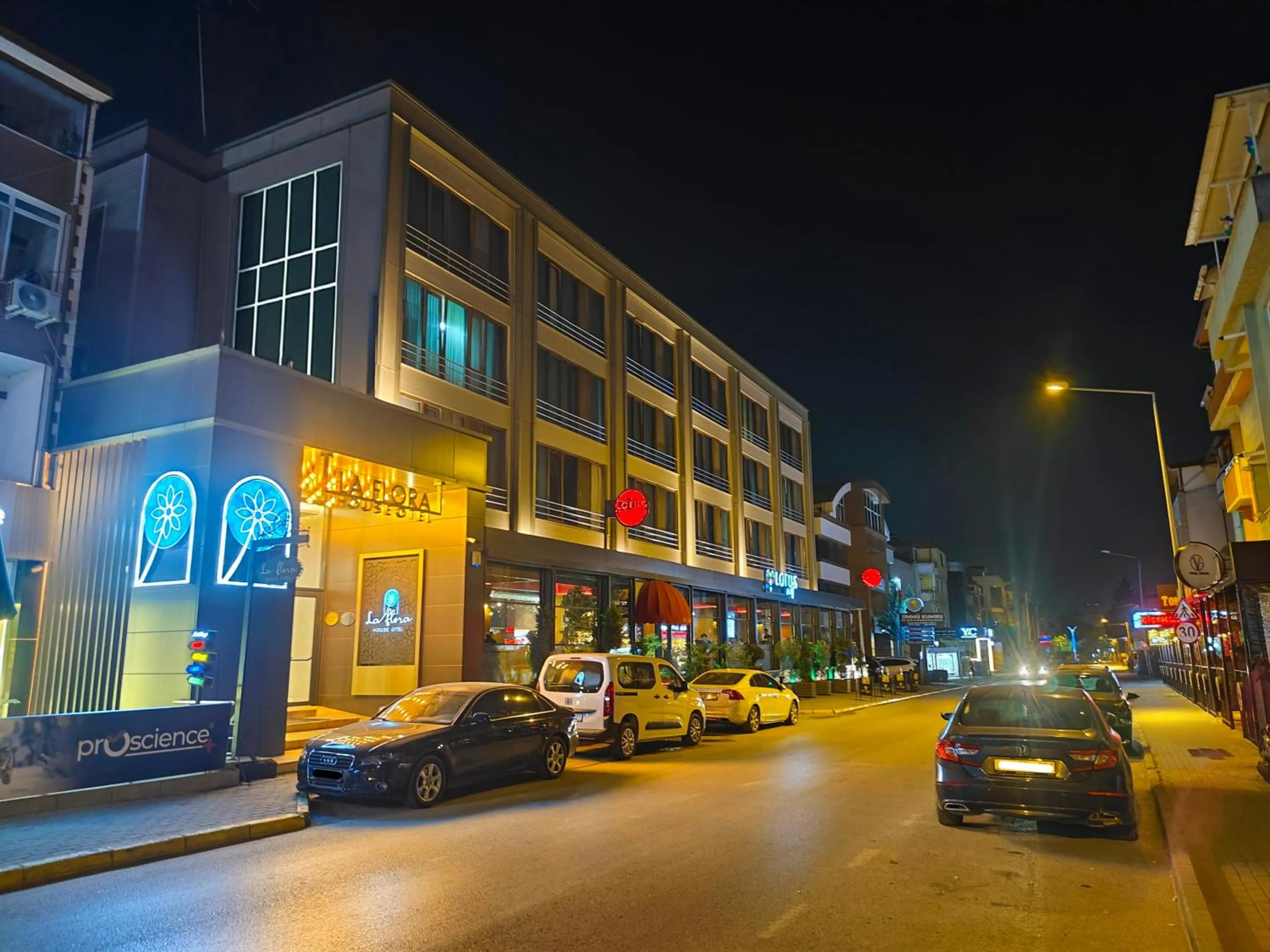 La Flora House Hotel