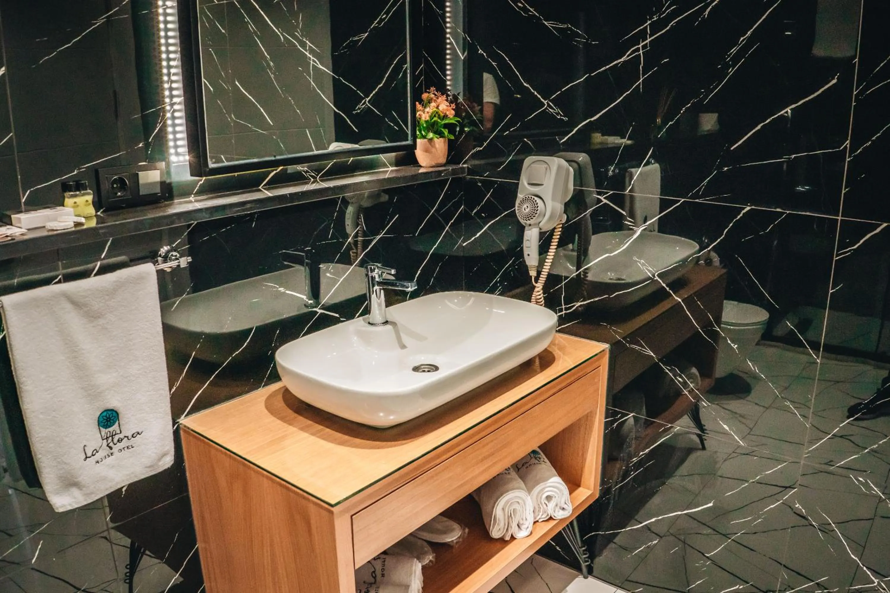 Bathroom in La Flora House Hotel