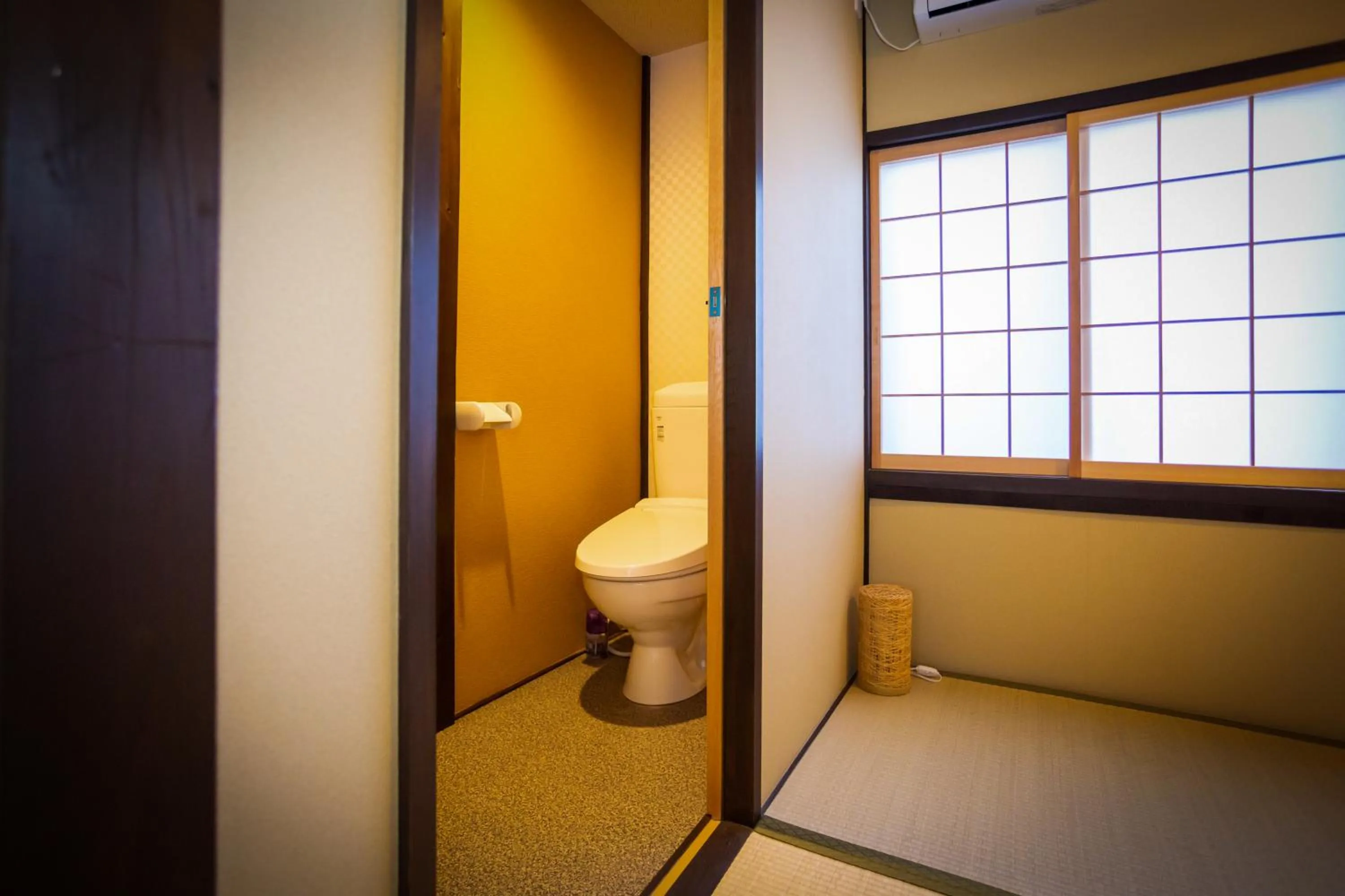 Toilet in INN Plus Toji Fushin