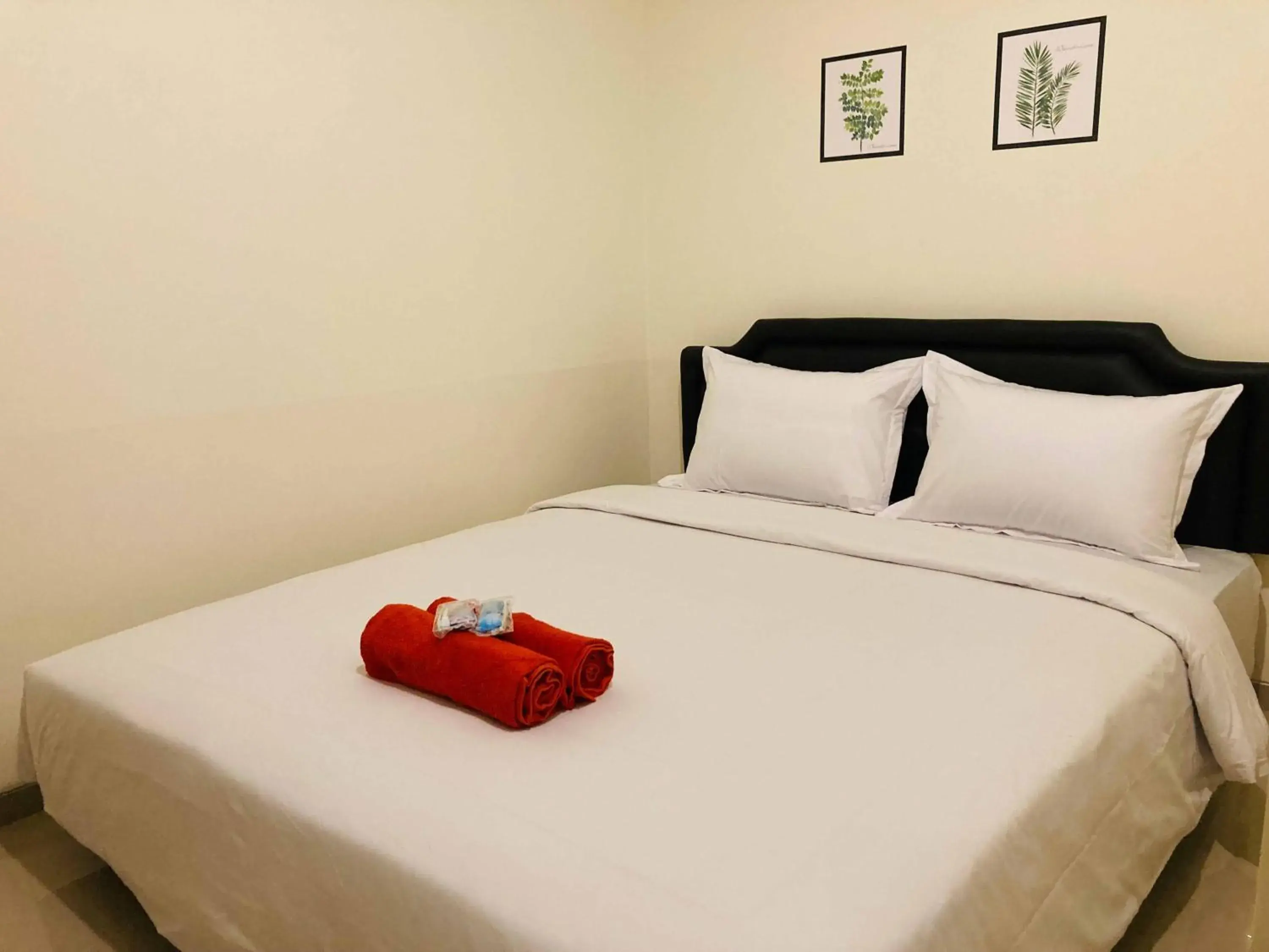 Photo of the whole room, Bed in Hartono Inn Seturan Mitra RedDoorz Photo of the whole room, Bed in Hartono Inn Seturan Mitra RedDoorz