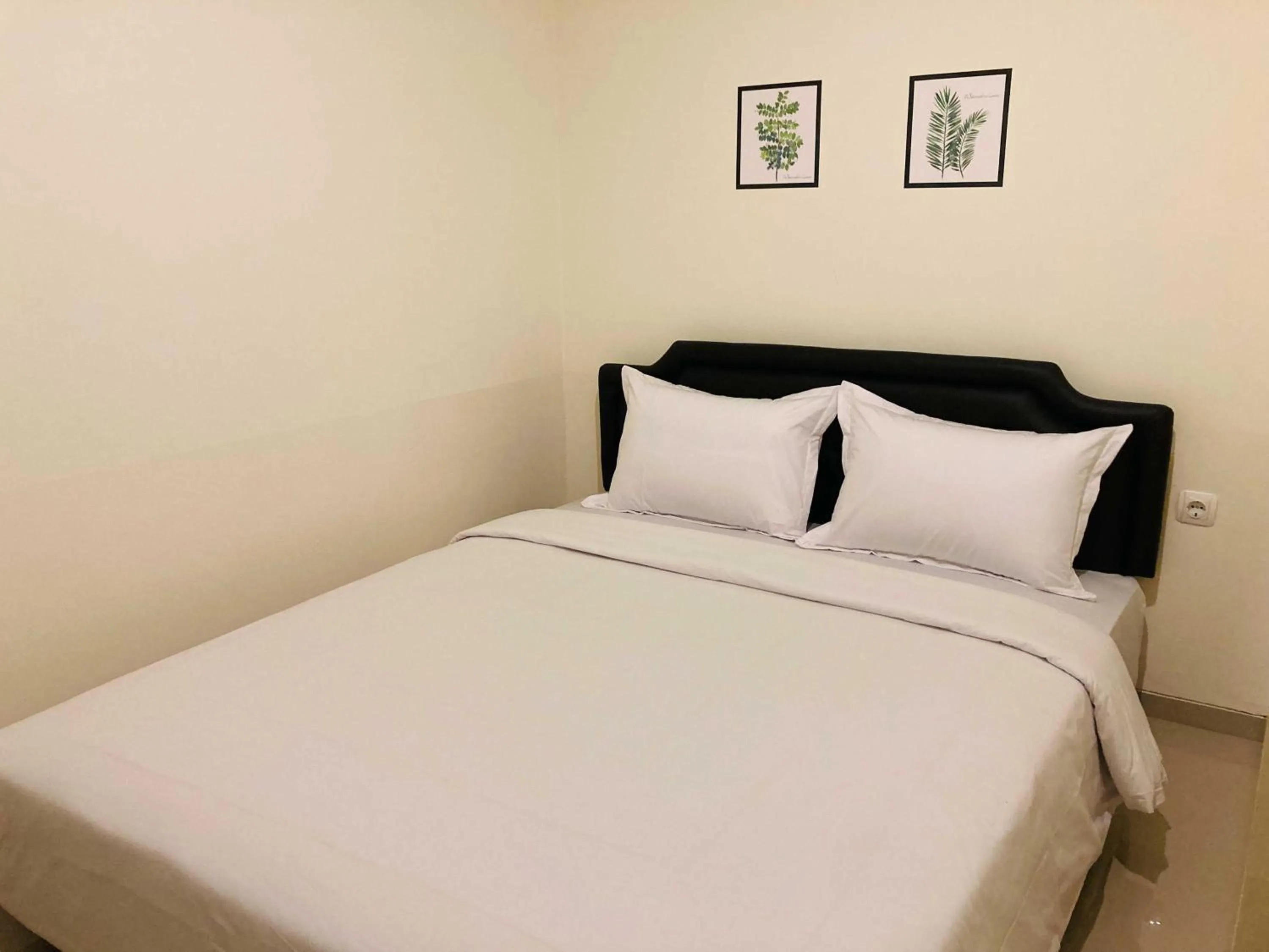 Bedroom, Bed in Hartono Inn Seturan Mitra RedDoorz