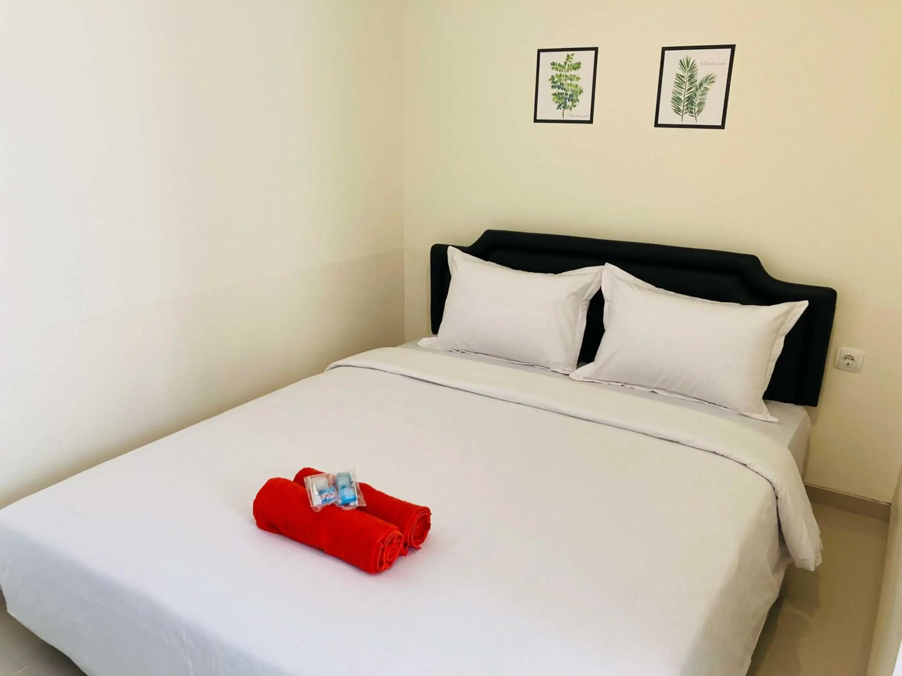 Standard Double Room in Hartono Inn Seturan Mitra RedDoorz Standard Double Room in Hartono Inn Seturan Mitra RedDoorz