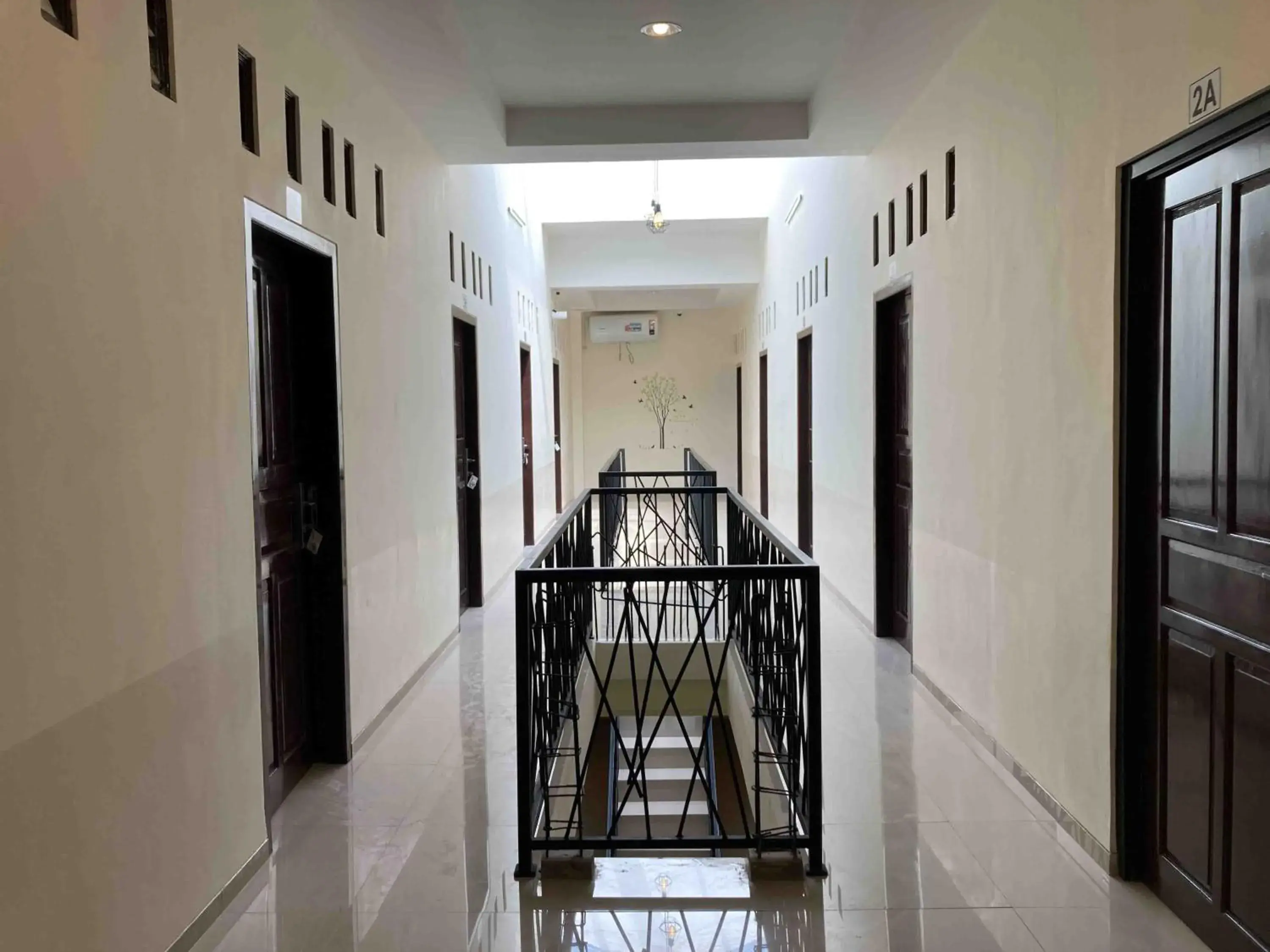 Facade/entrance in Hartono Inn Seturan Mitra RedDoorz Facade/entrance in Hartono Inn Seturan Mitra RedDoorz