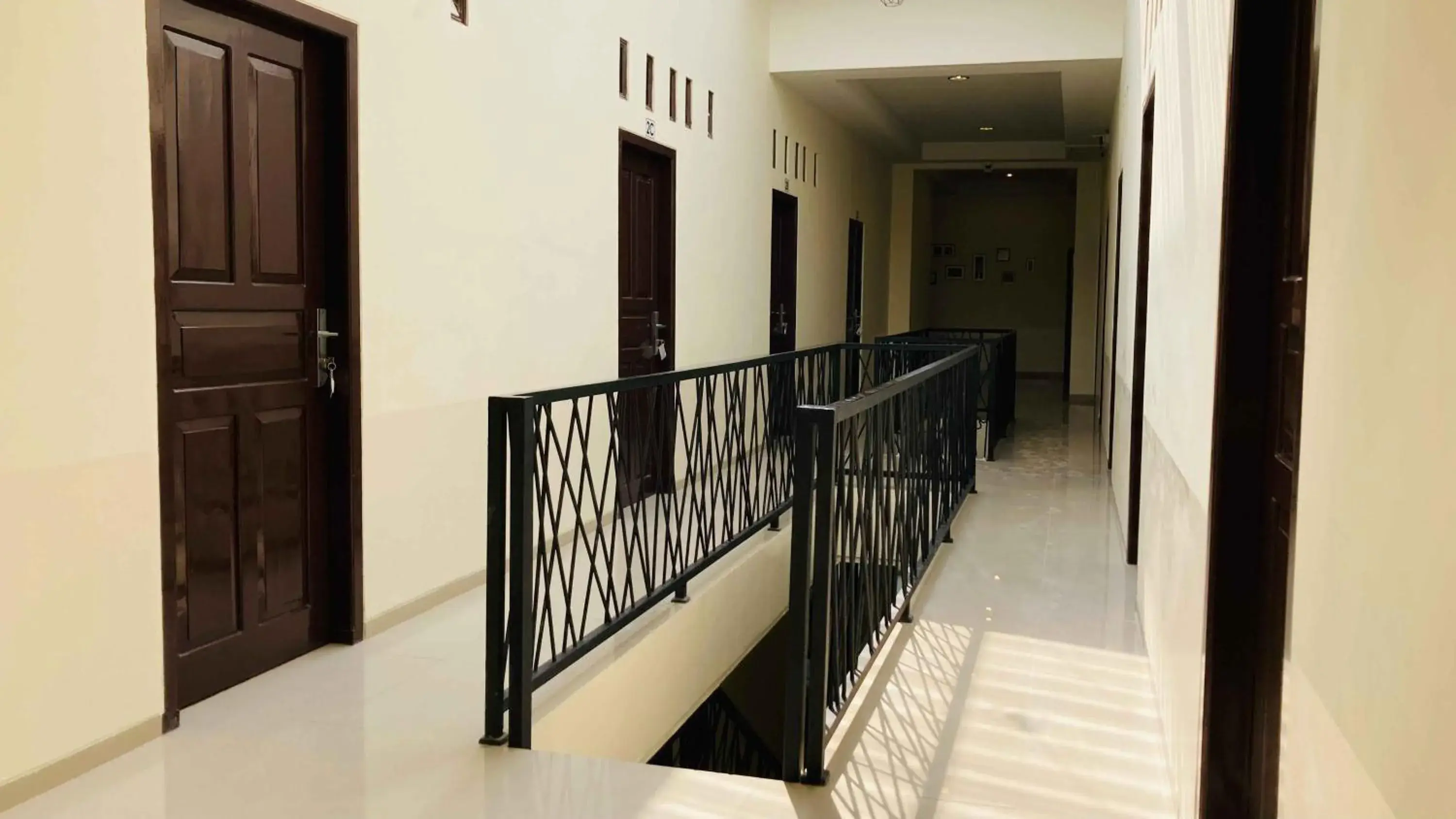 Facade/entrance in Hartono Inn Seturan Mitra RedDoorz Facade/entrance in Hartono Inn Seturan Mitra RedDoorz