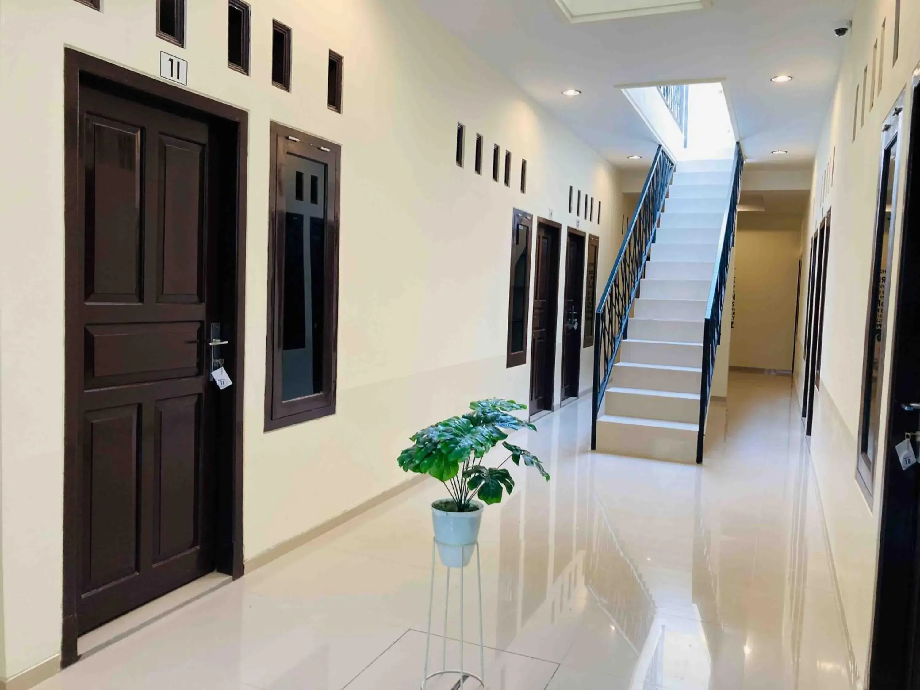 Facade/entrance in Hartono Inn Seturan Mitra RedDoorz Facade/entrance in Hartono Inn Seturan Mitra RedDoorz