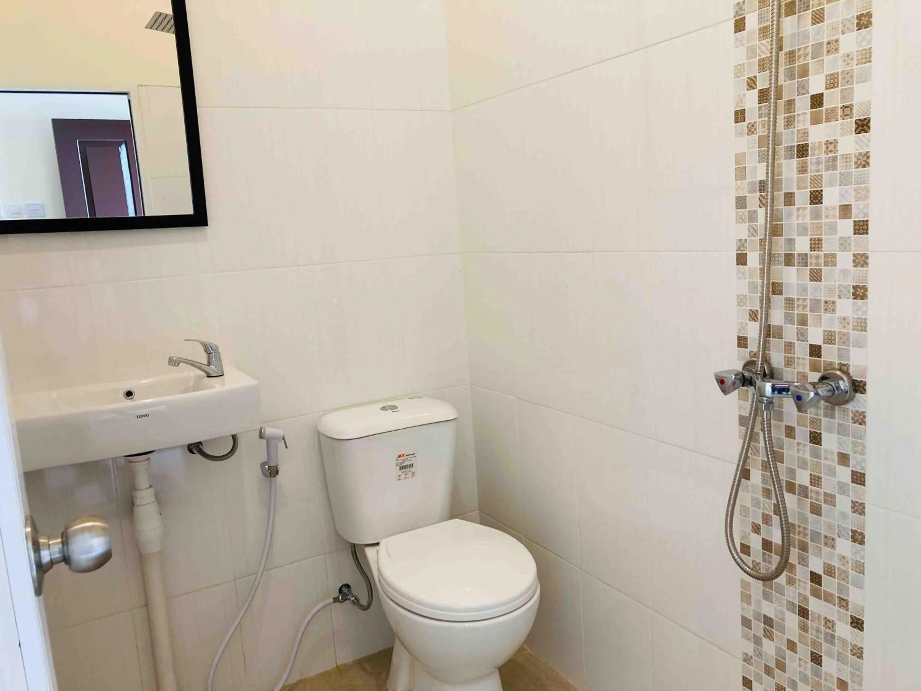 Bathroom in Hartono Inn Seturan Mitra RedDoorz