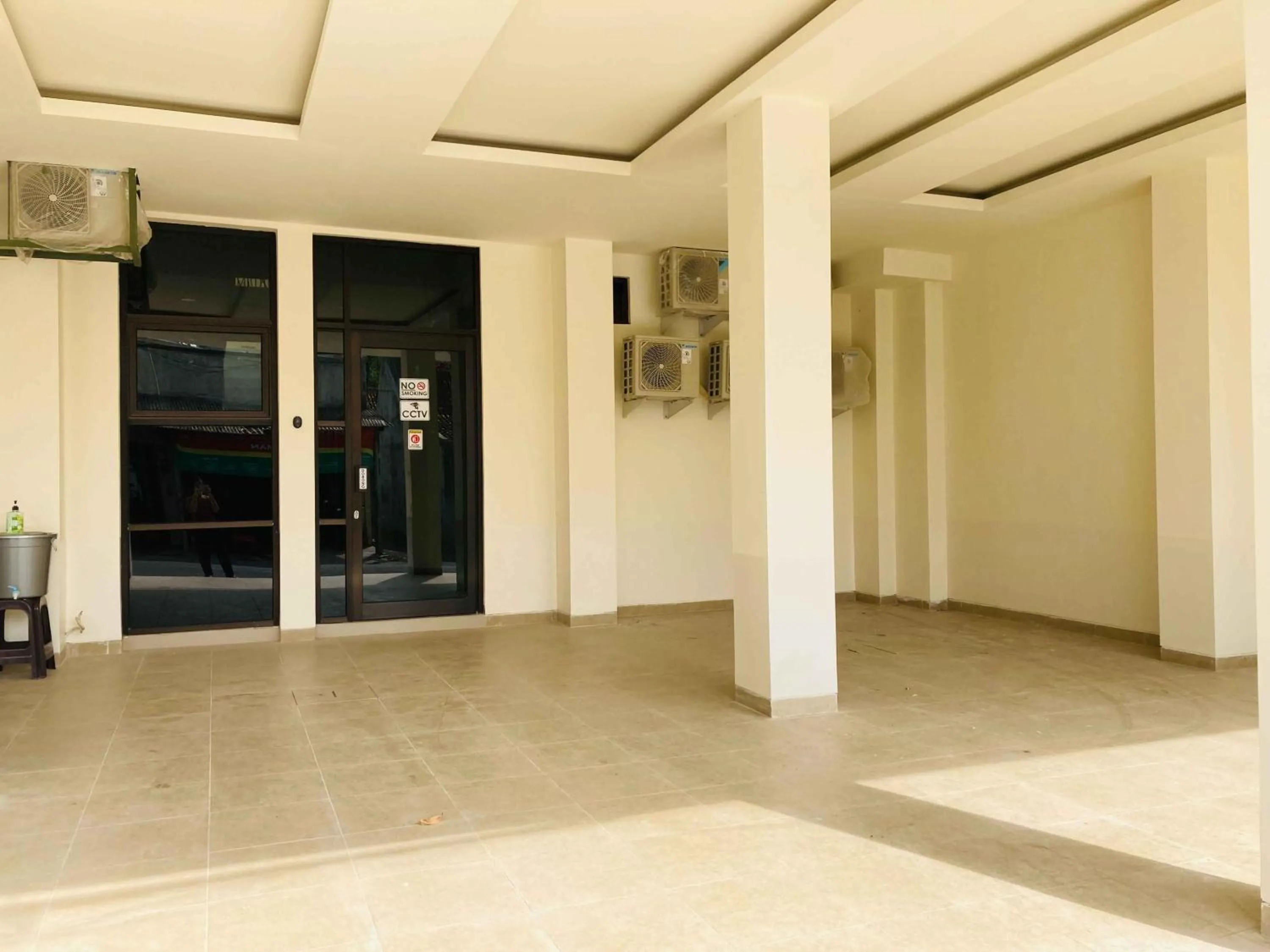 Facade/entrance in Hartono Inn Seturan Mitra RedDoorz