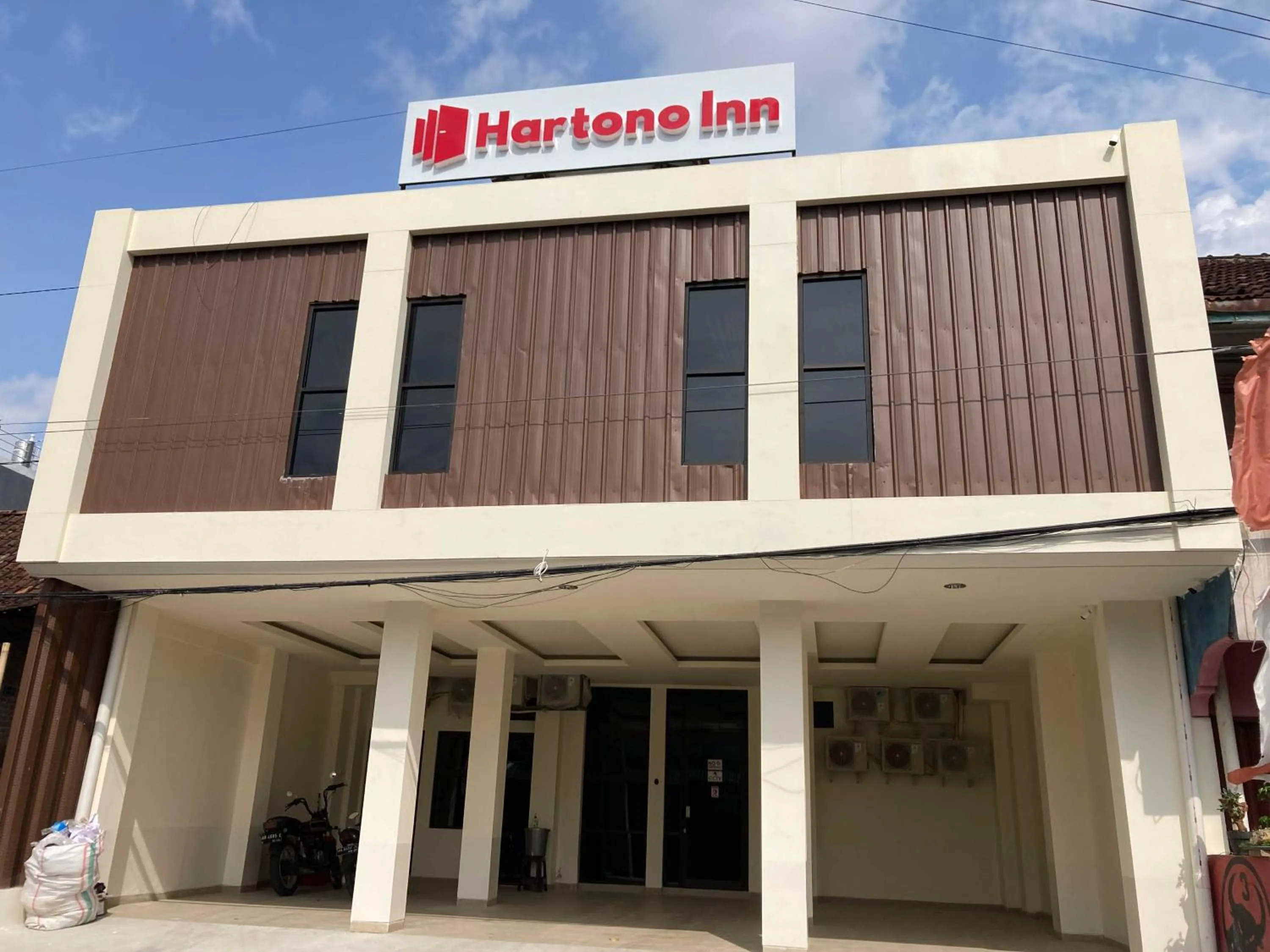 Facade/entrance in Hartono Inn Seturan Mitra RedDoorz