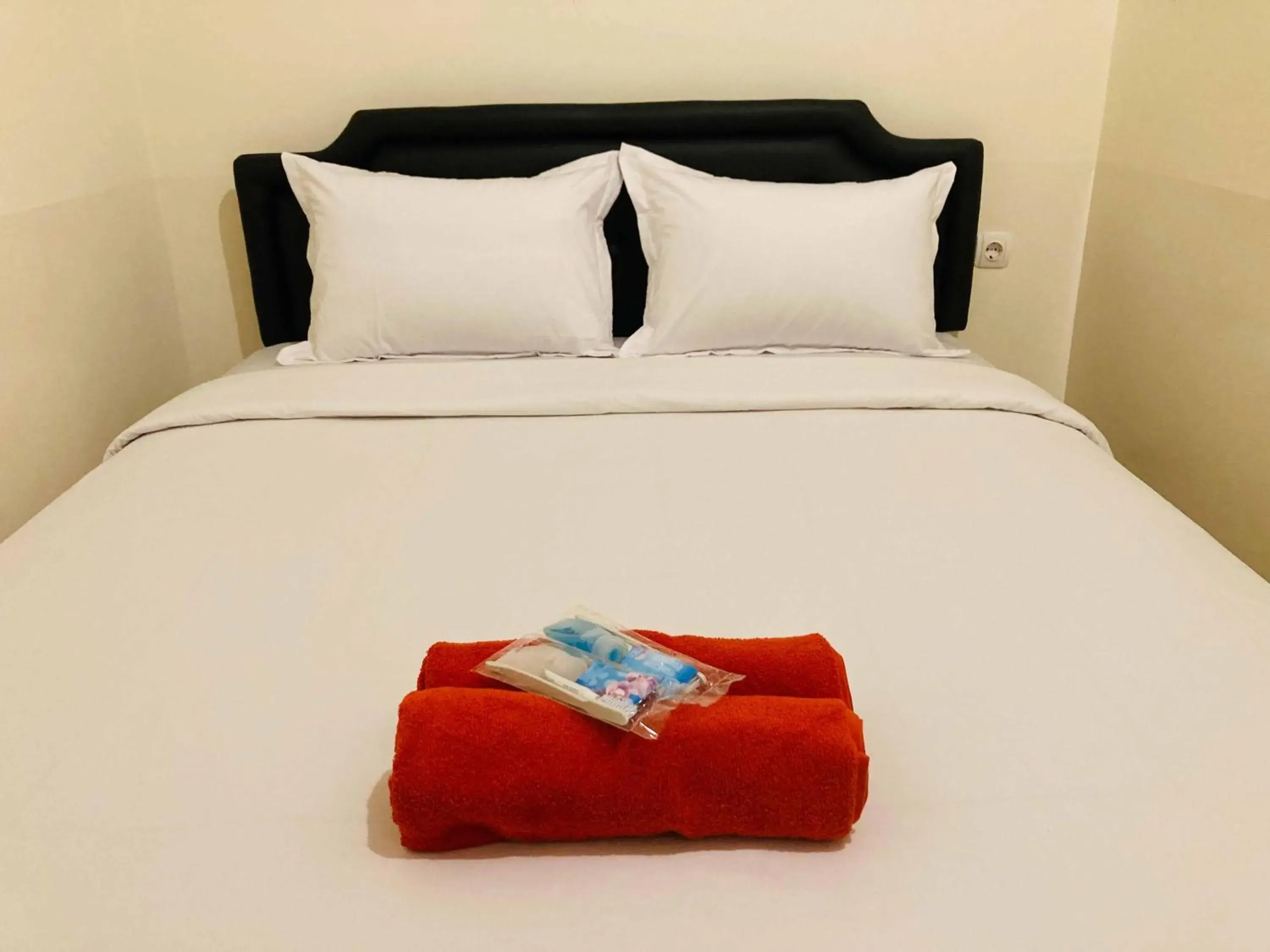 Bedroom, Bed in Hartono Inn Seturan Mitra RedDoorz Bedroom, Bed in Hartono Inn Seturan Mitra RedDoorz