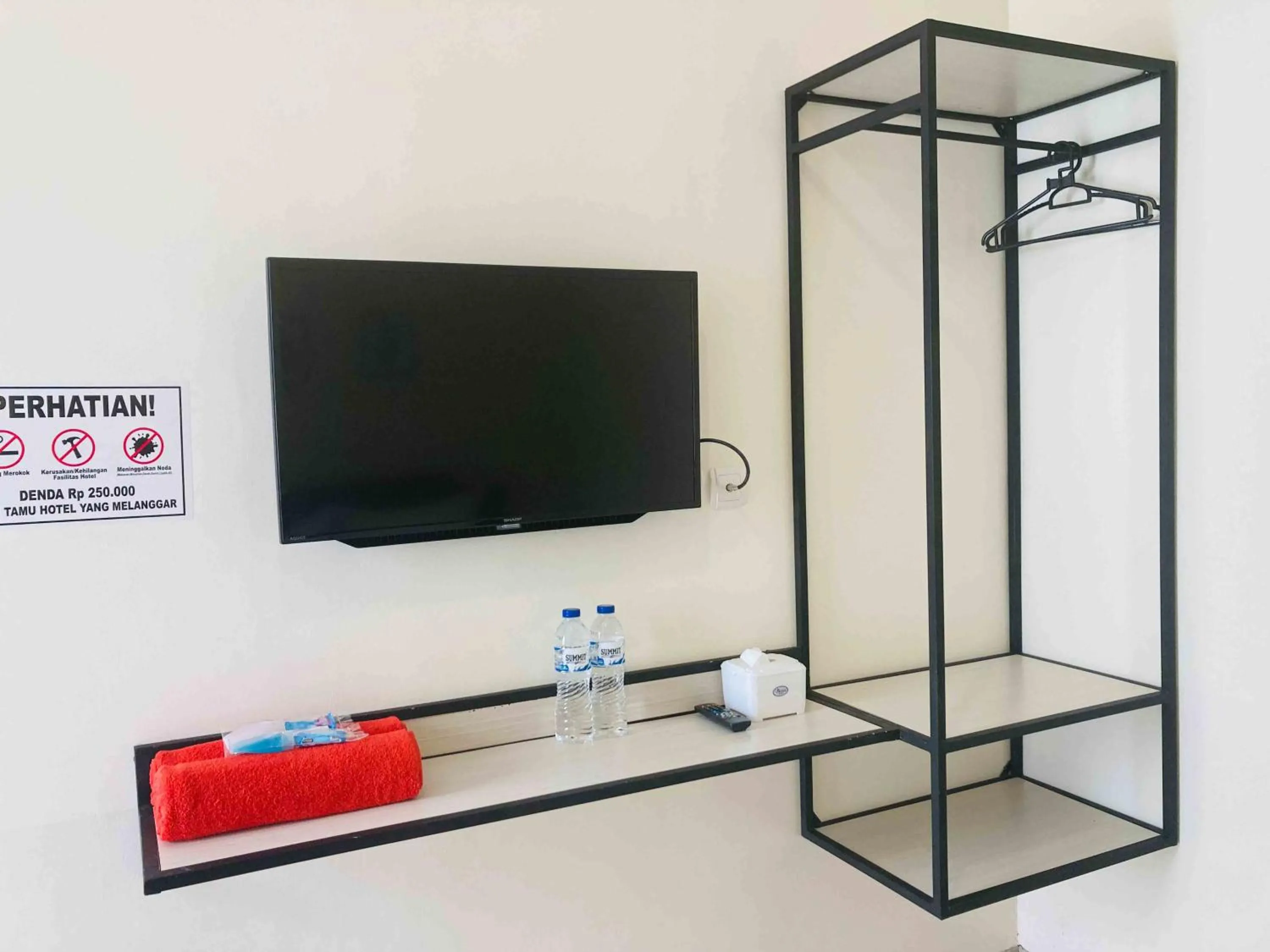 TV and multimedia in Hartono Inn Seturan Mitra RedDoorz