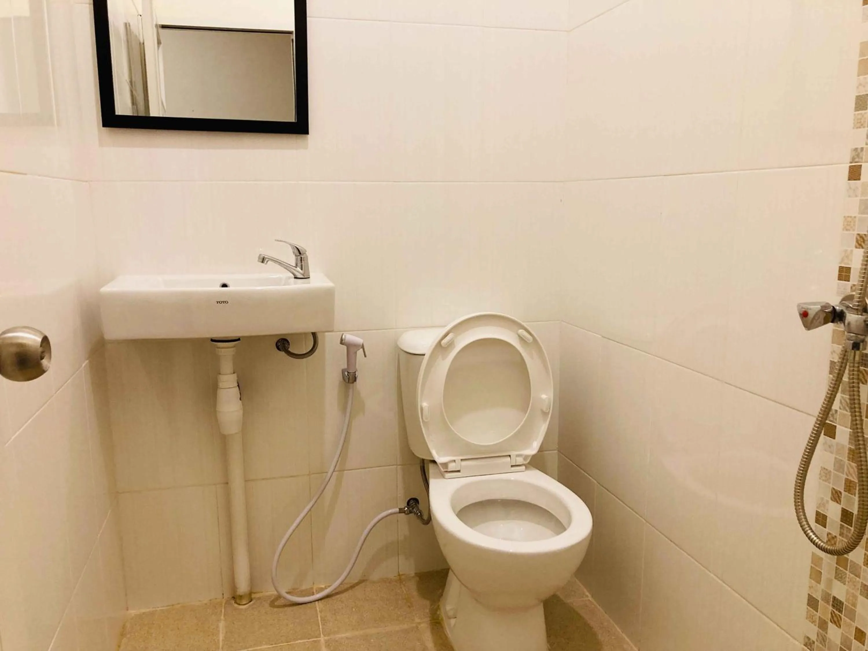 Bathroom in Hartono Inn Seturan Mitra RedDoorz