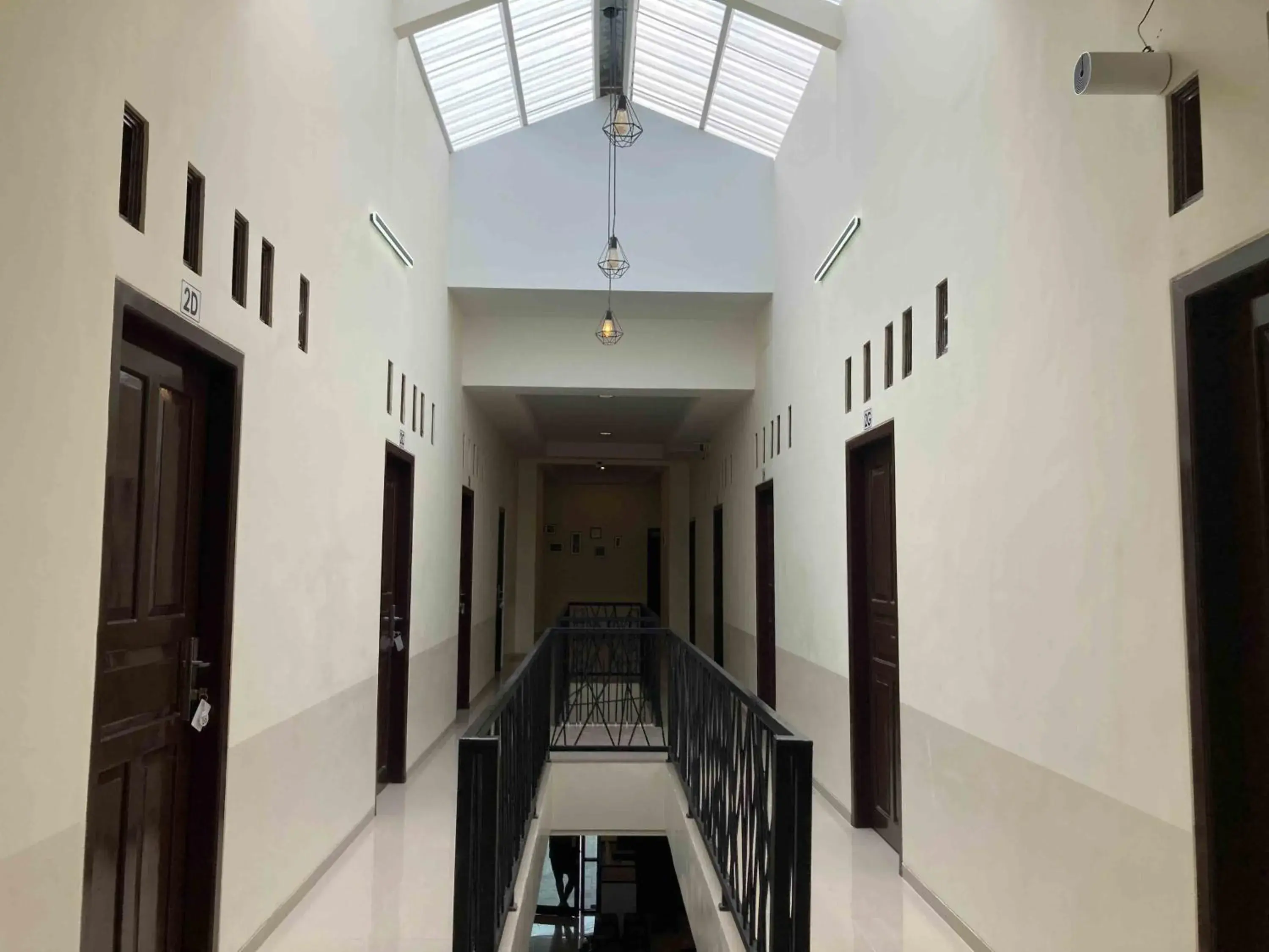 Facade/entrance in Hartono Inn Seturan Mitra RedDoorz Facade/entrance in Hartono Inn Seturan Mitra RedDoorz