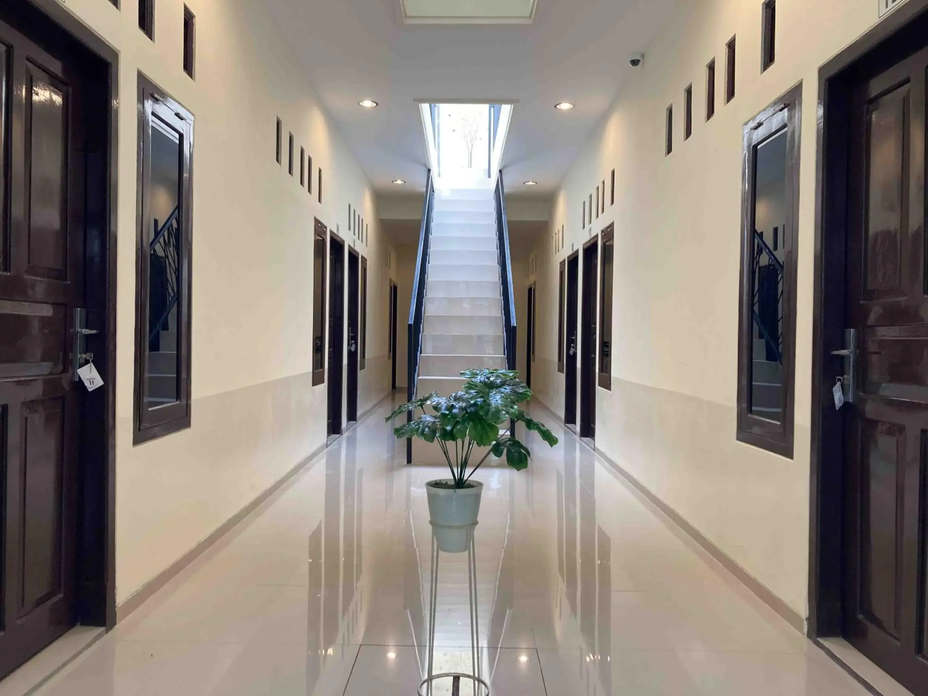 Facade/entrance in Hartono Inn Seturan Mitra RedDoorz Facade/entrance in Hartono Inn Seturan Mitra RedDoorz