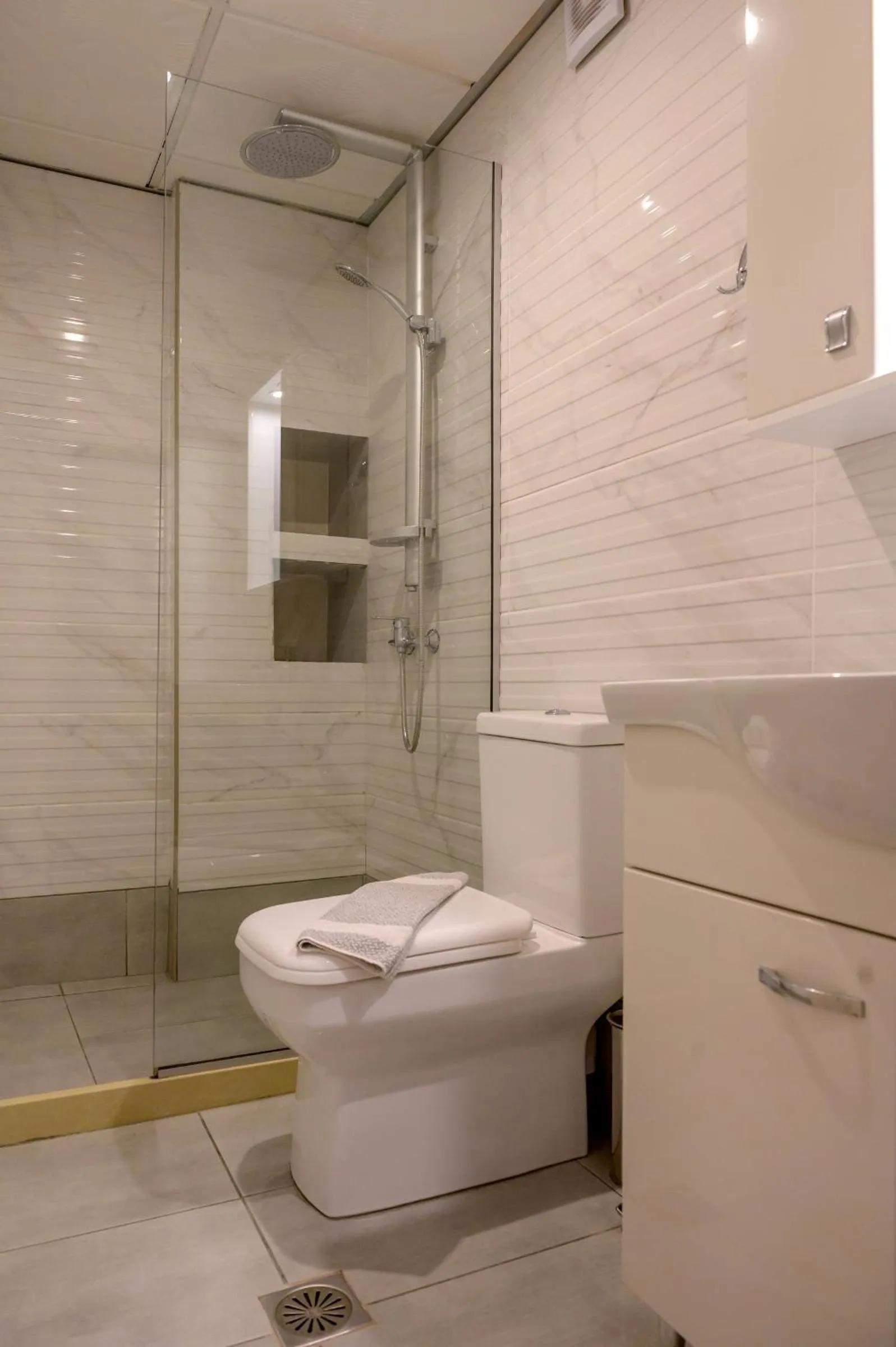 Bathroom in SunBay Hotel