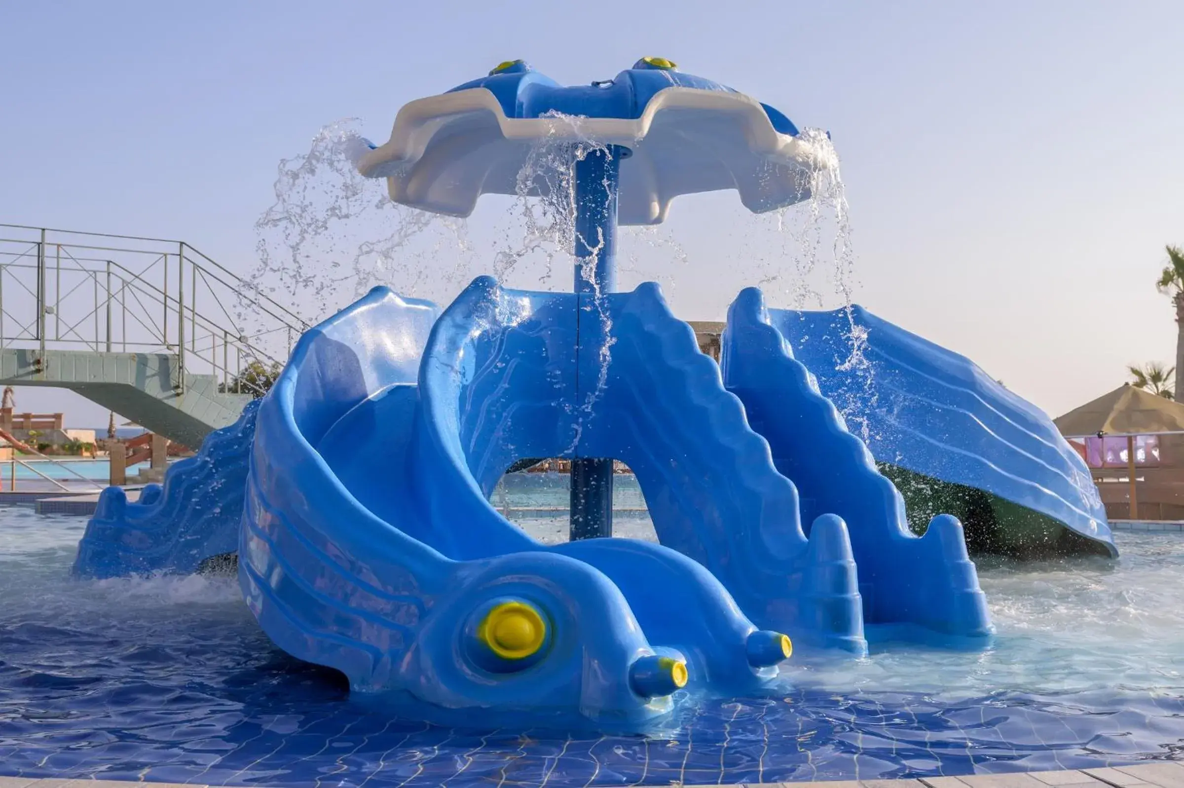 Swimming pool in SunBay Hotel Swimming pool in SunBay Hotel