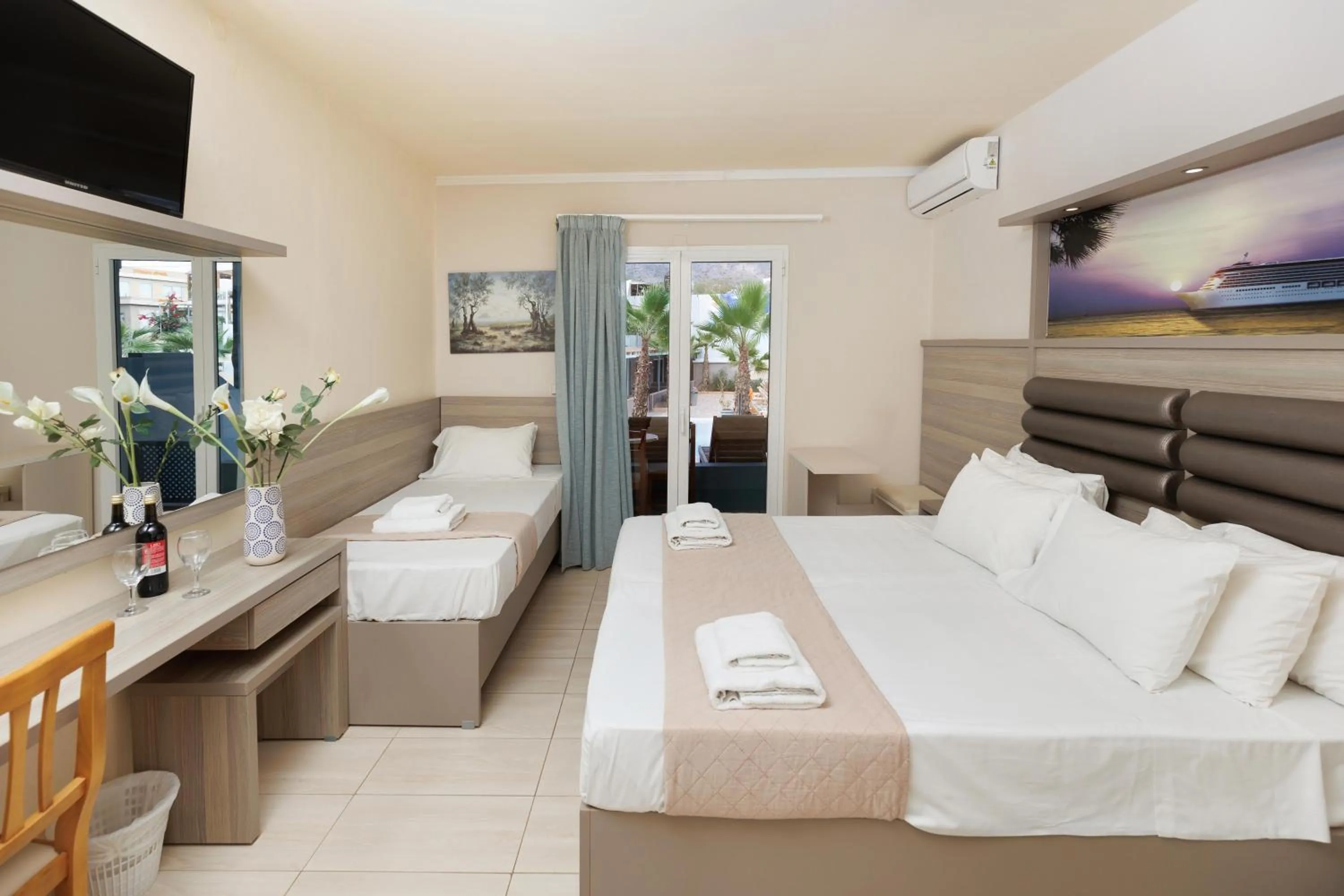 Photo of the whole room in SunBay Hotel