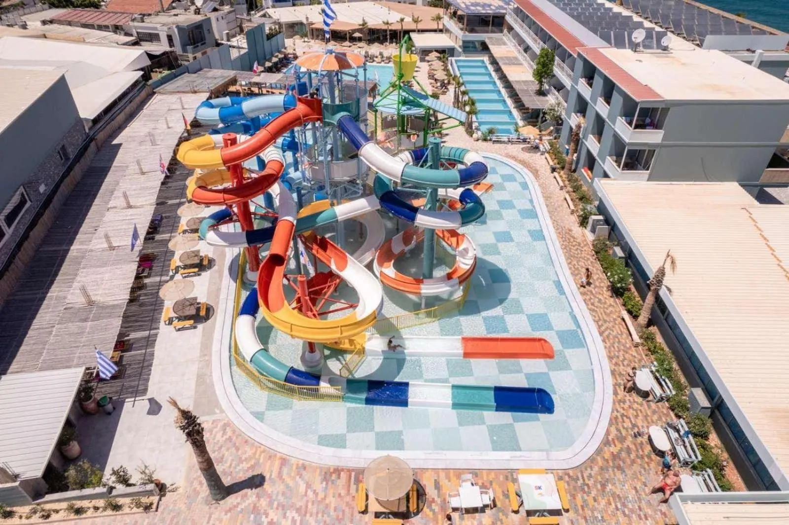 Area and facilities in SunBay Hotel