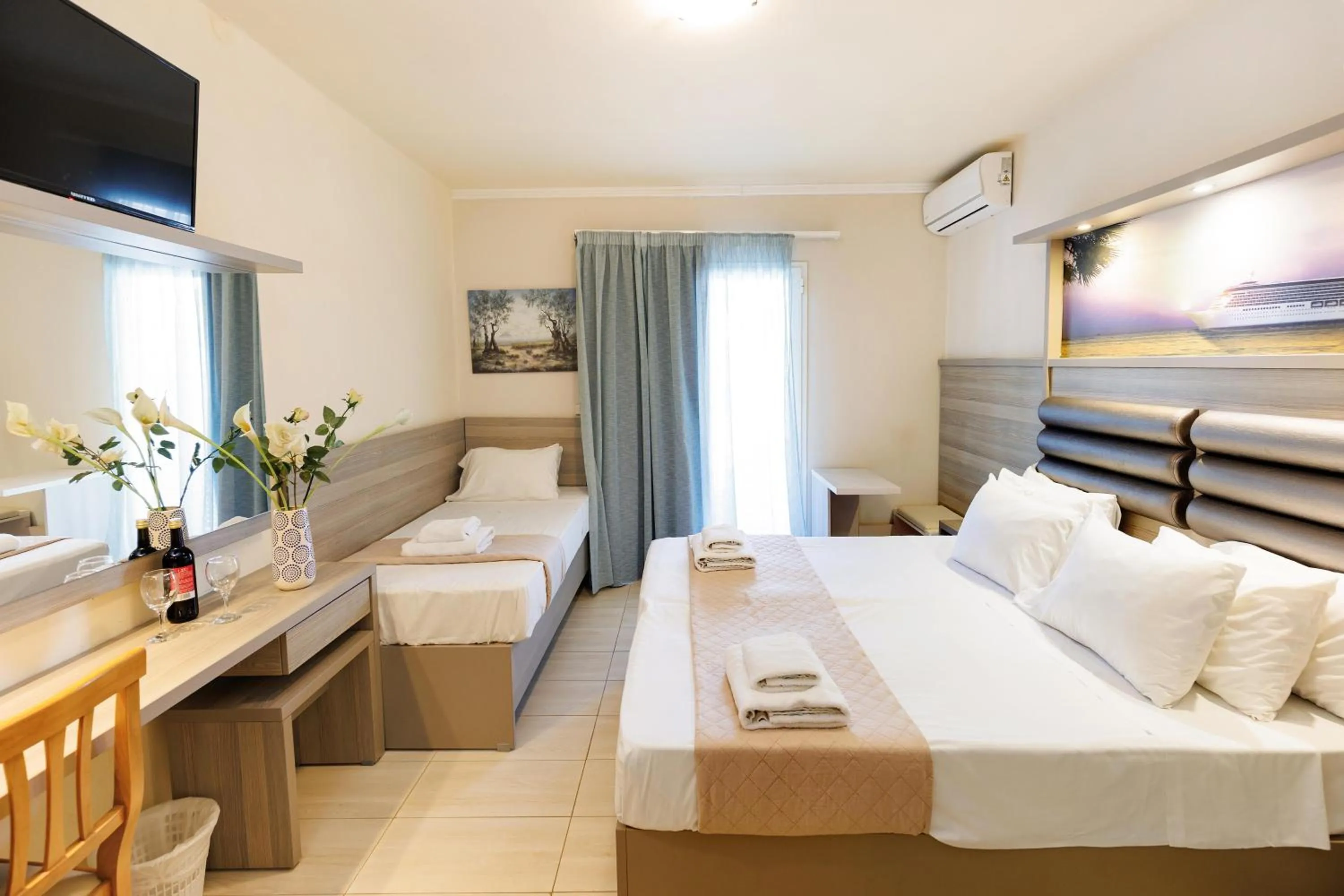 Photo of the whole room, Bed in SunBay Hotel