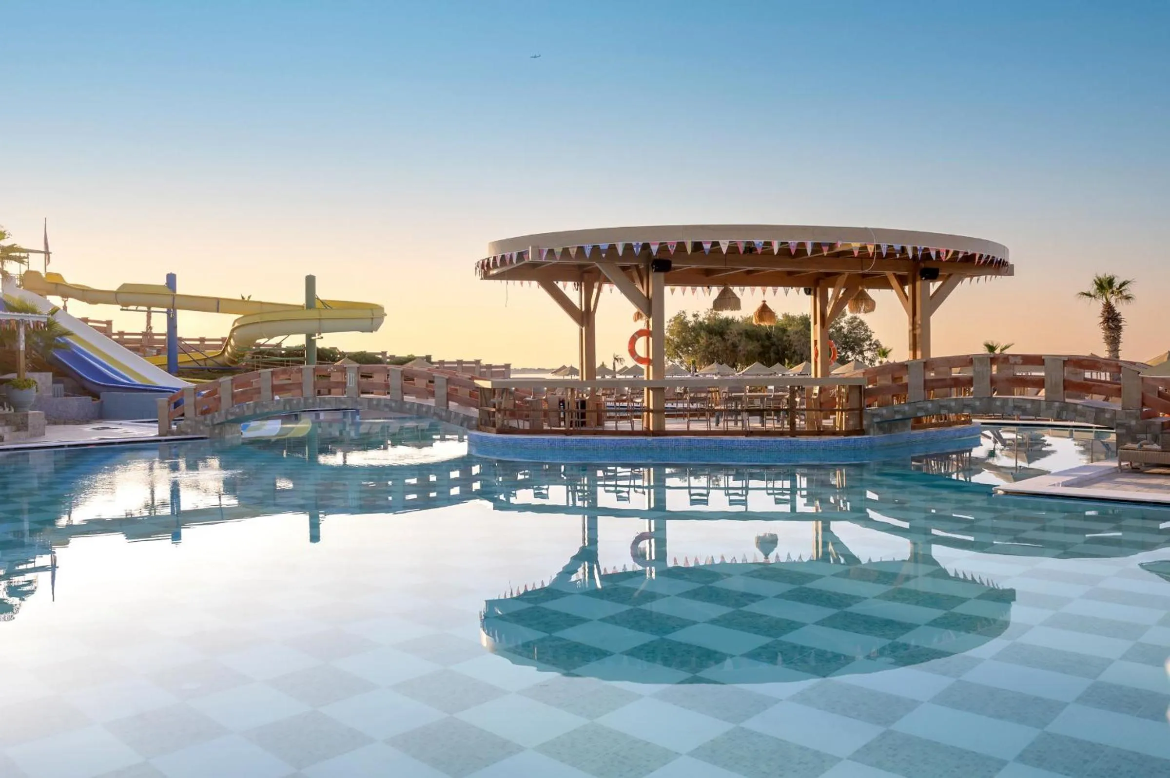 Swimming pool in SunBay Hotel