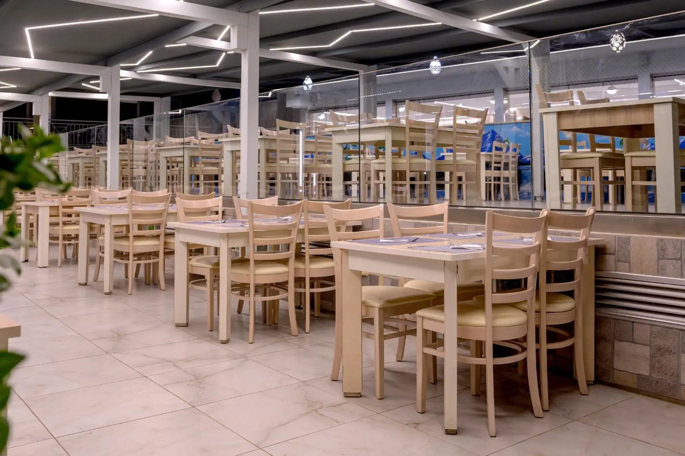 Restaurant/places to eat in SunBay Hotel Restaurant/places to eat in SunBay Hotel