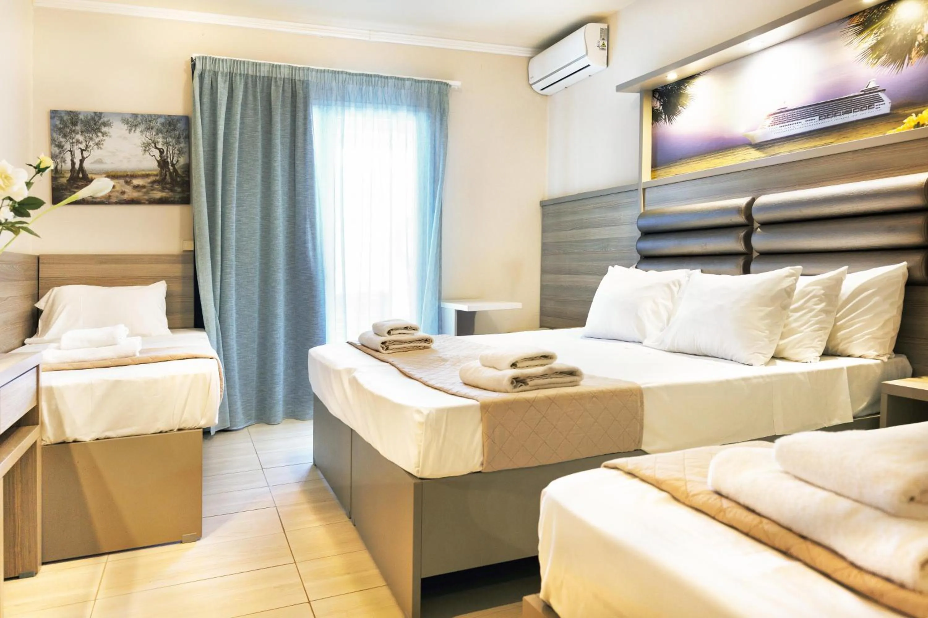 Photo of the whole room, Bed in SunBay Hotel