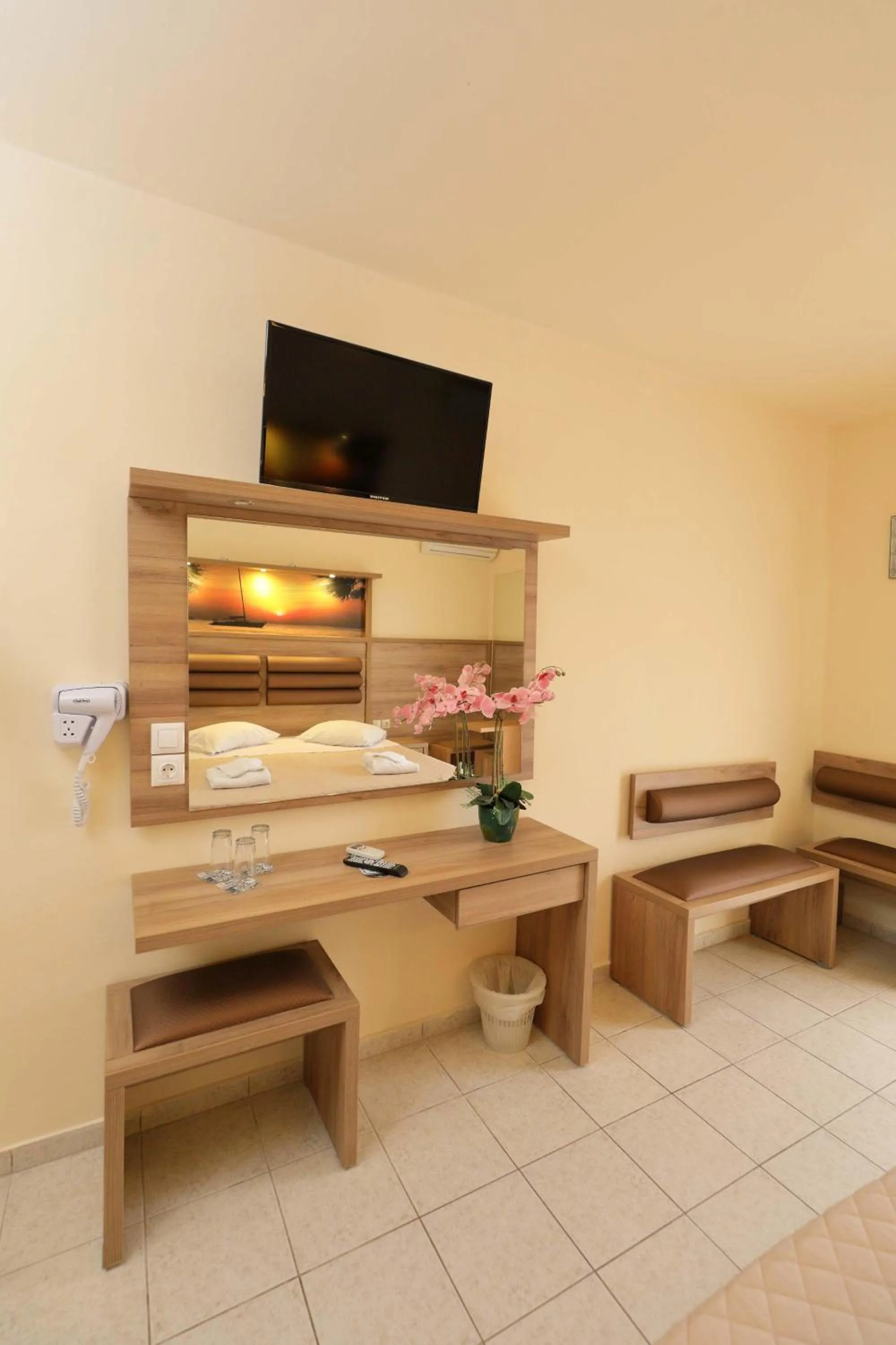 Photo of the whole room in SunBay Hotel