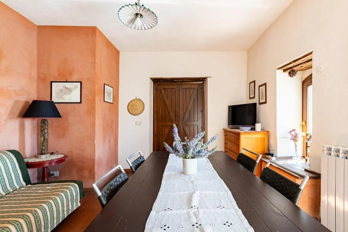 Communal lounge/ TV room, Bed in Casa Etnea