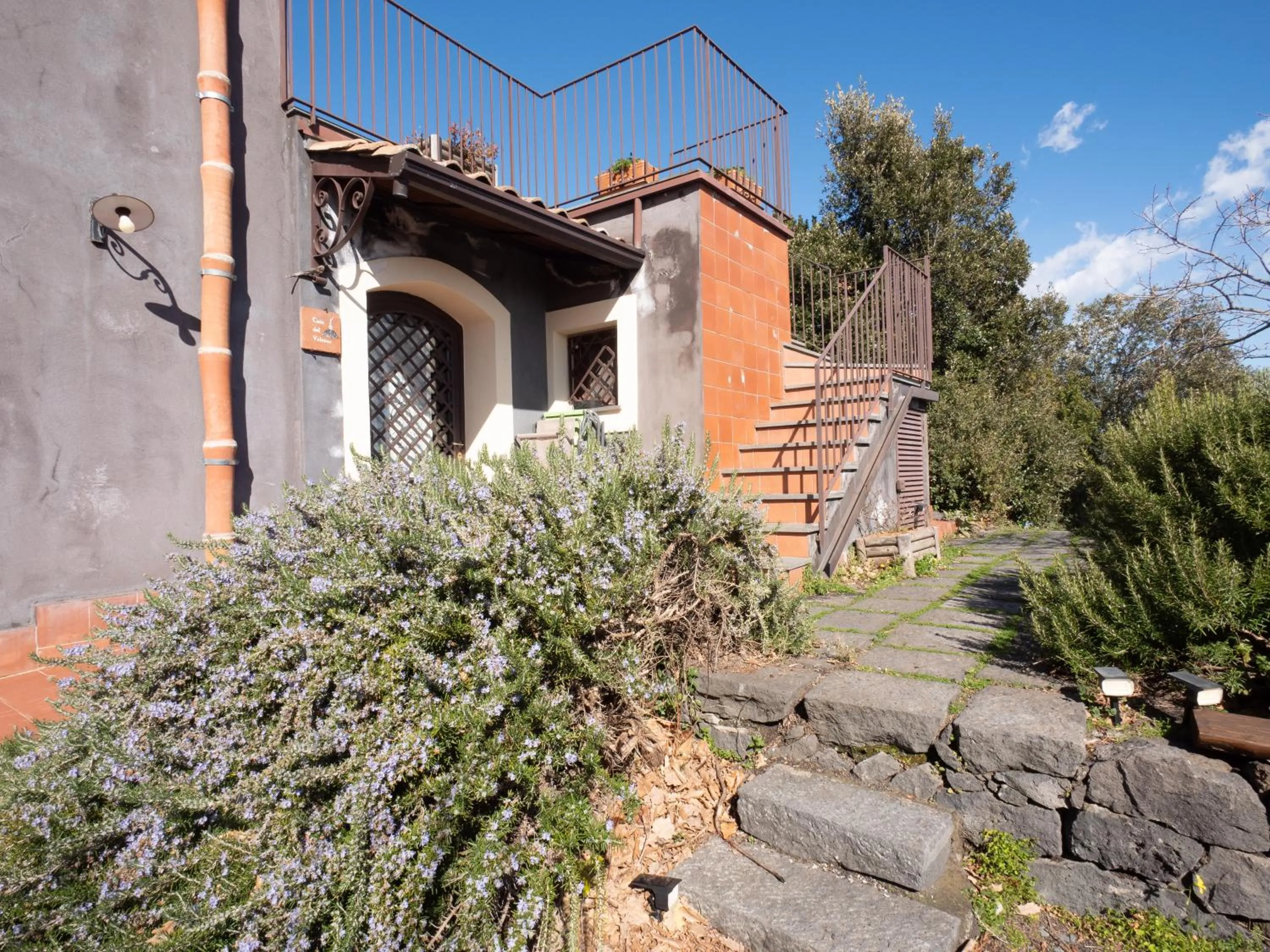 Property building in Casa Etnea