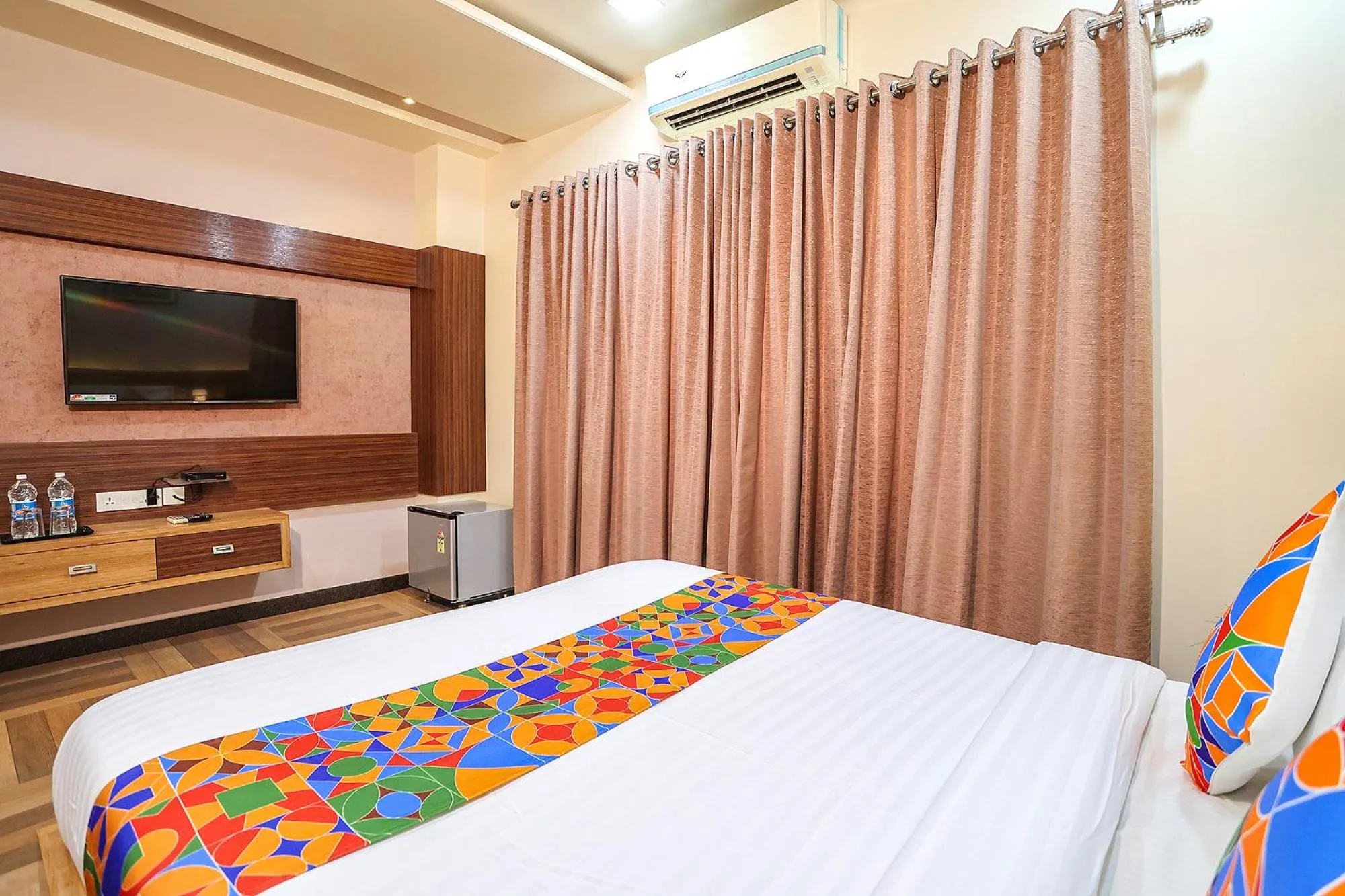 Bed in Royal GM Plaza