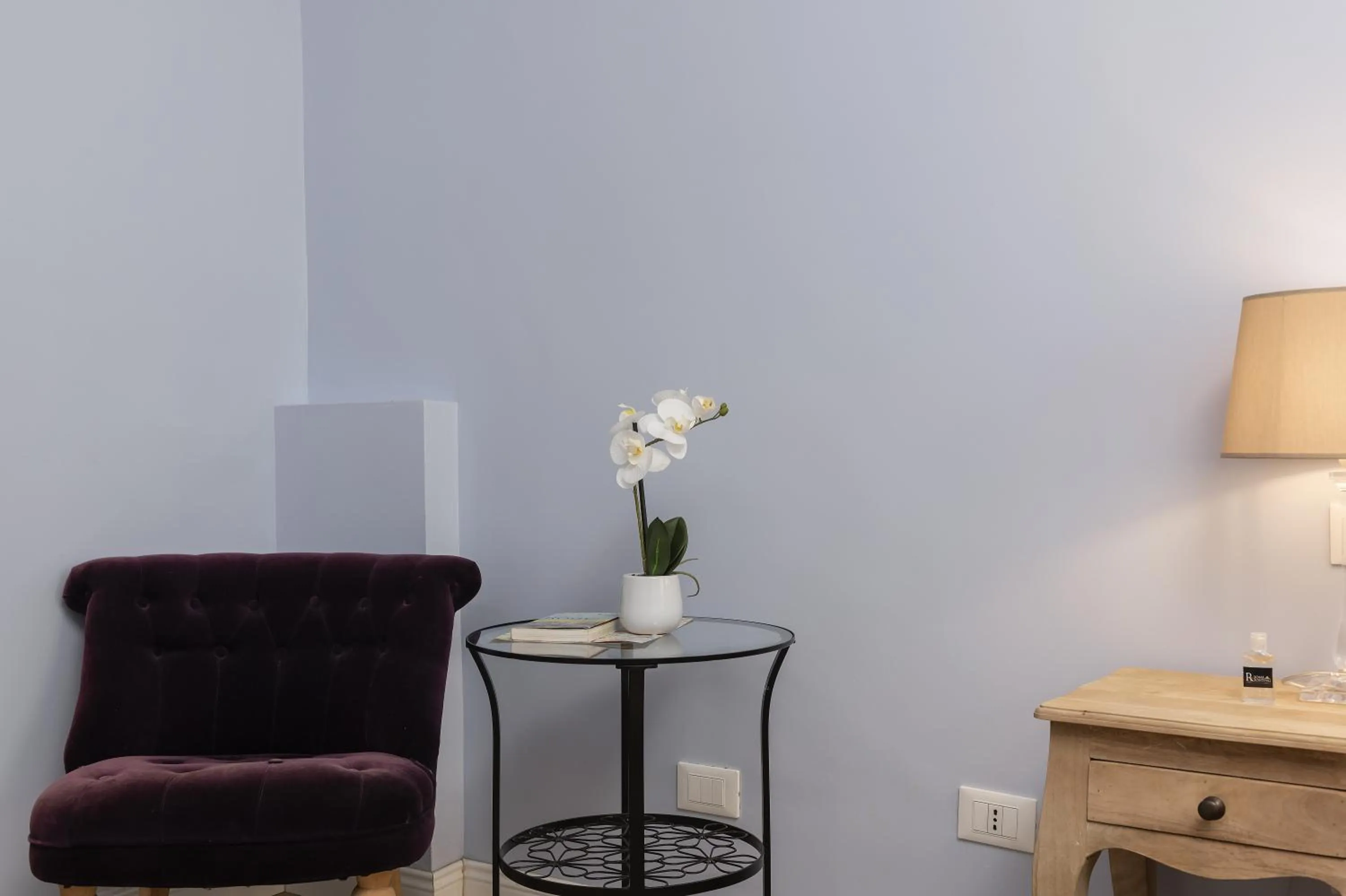 Seating area in Rhome Hosting