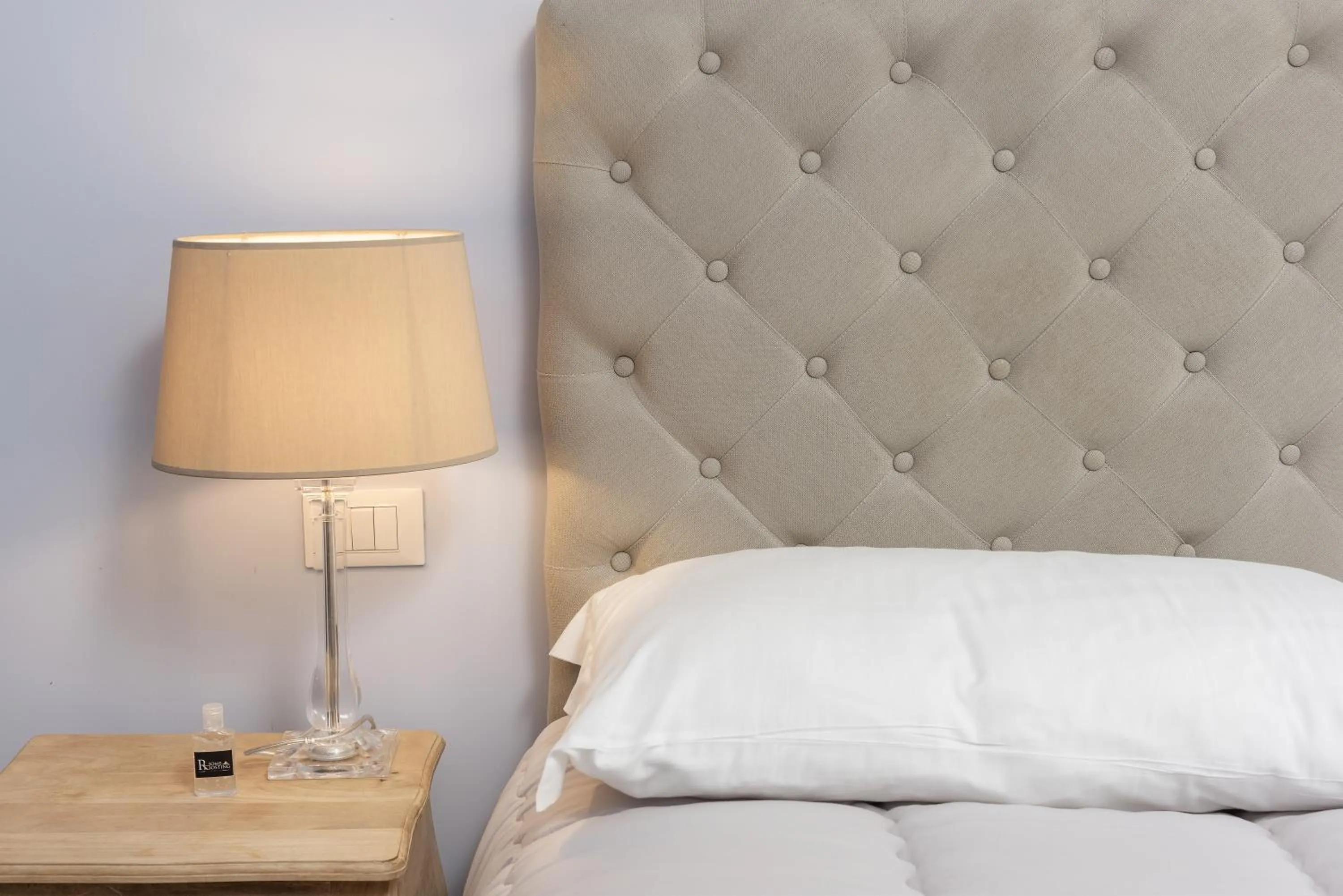 Bed in Rhome Hosting