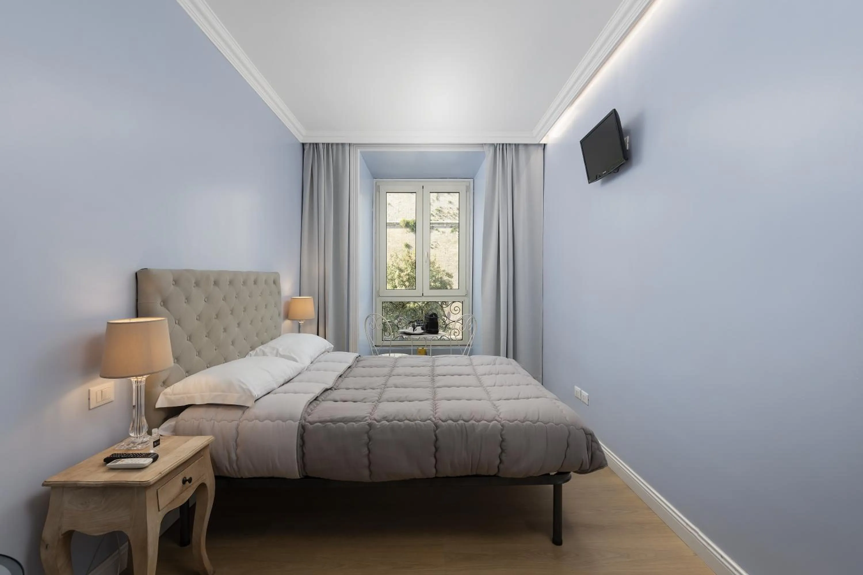 Bed in Rhome Hosting