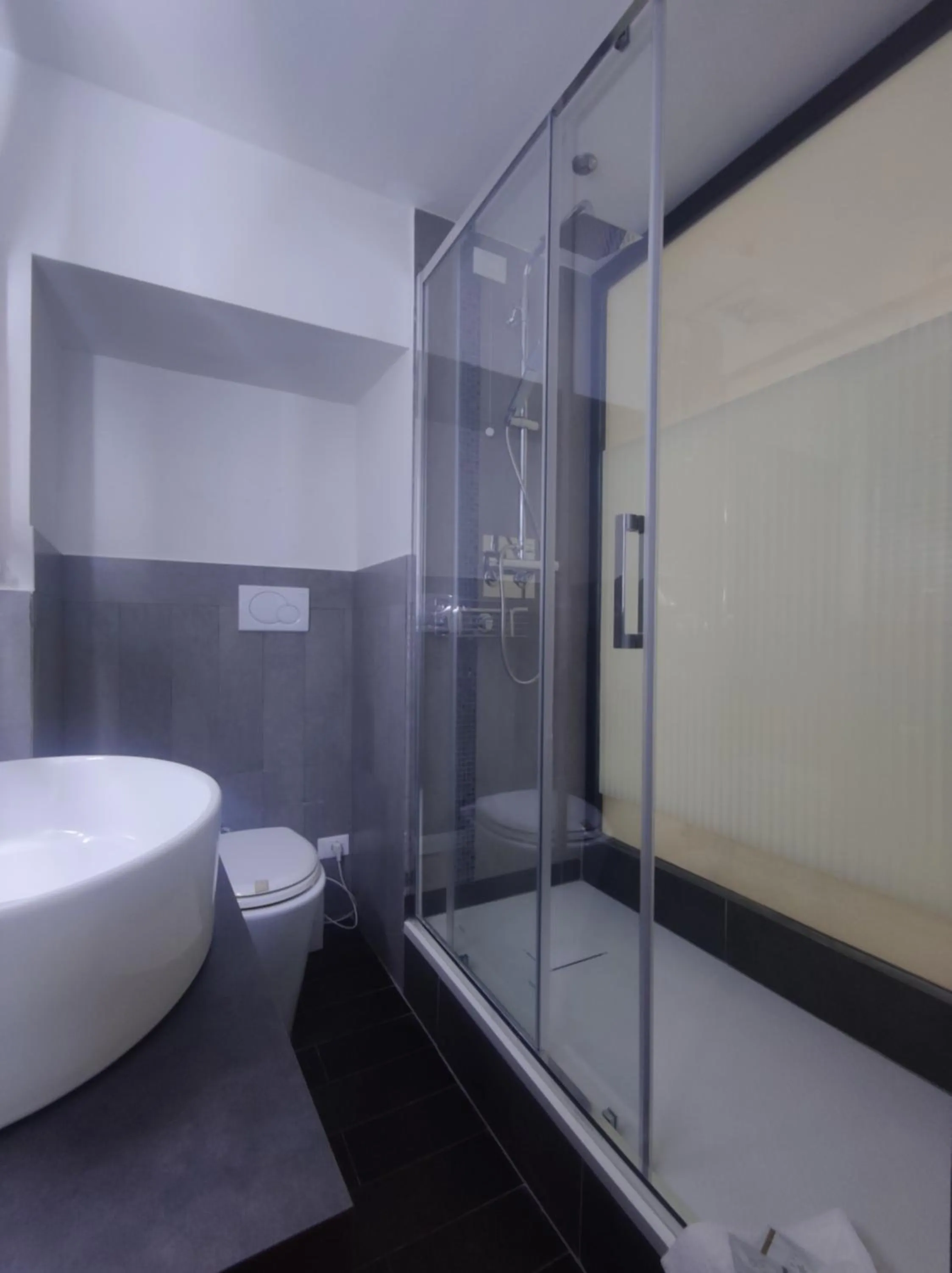 Shower in Rhome Hosting