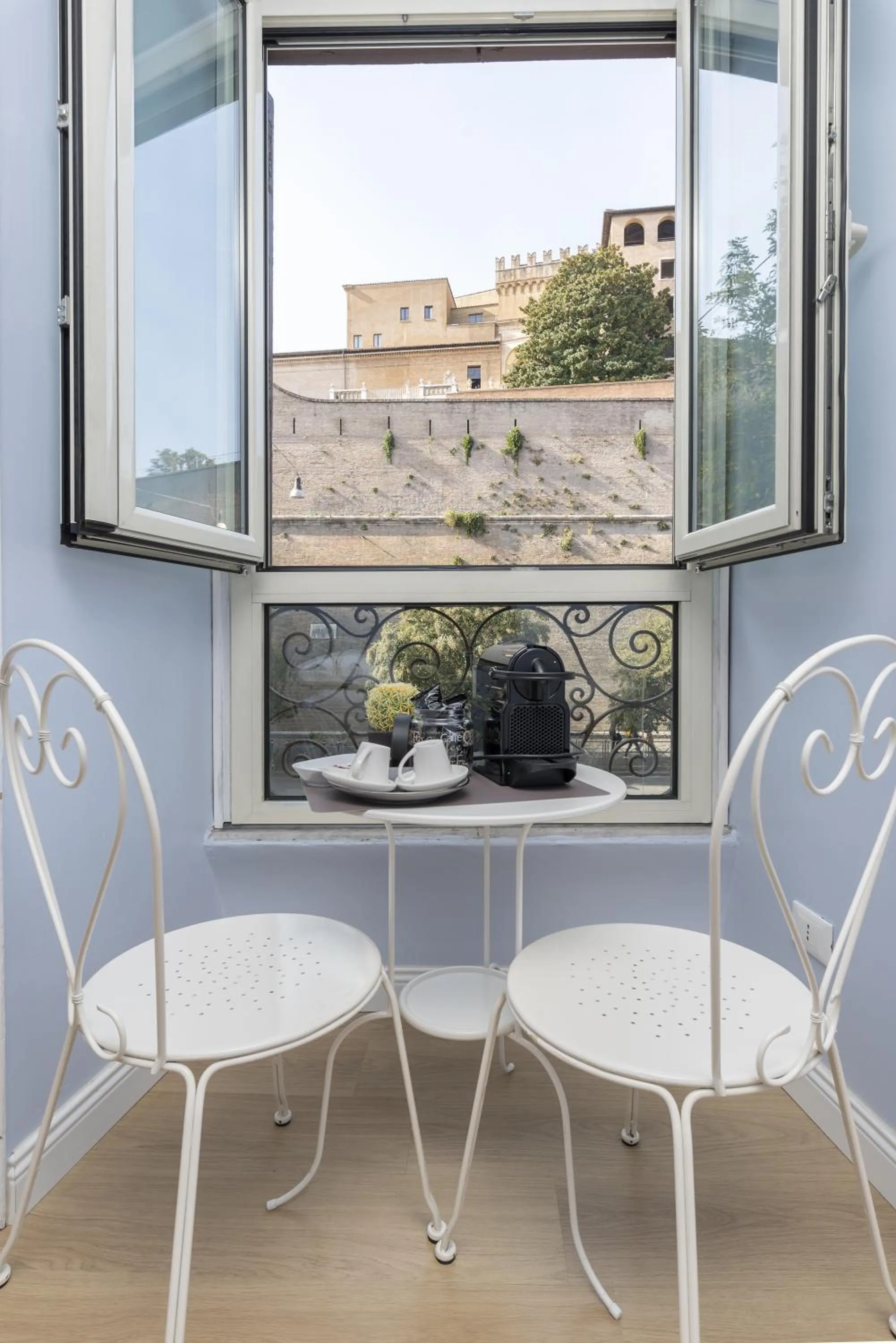 Balcony/Terrace in Rhome Hosting