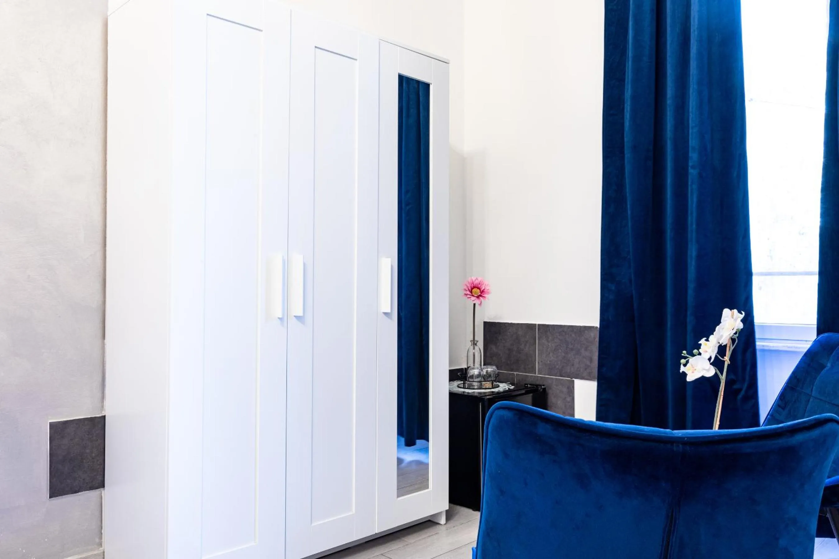 wardrobe in Trastevere Suites - Top Collection