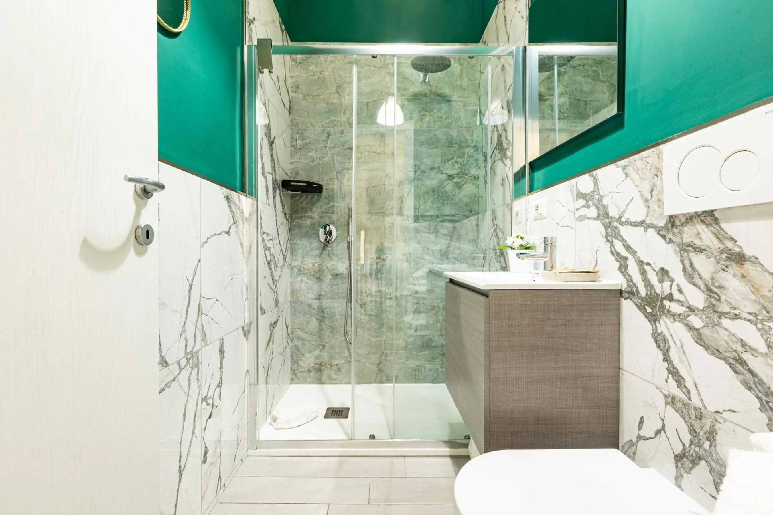 Shower in Trastevere Suites - Top Collection
