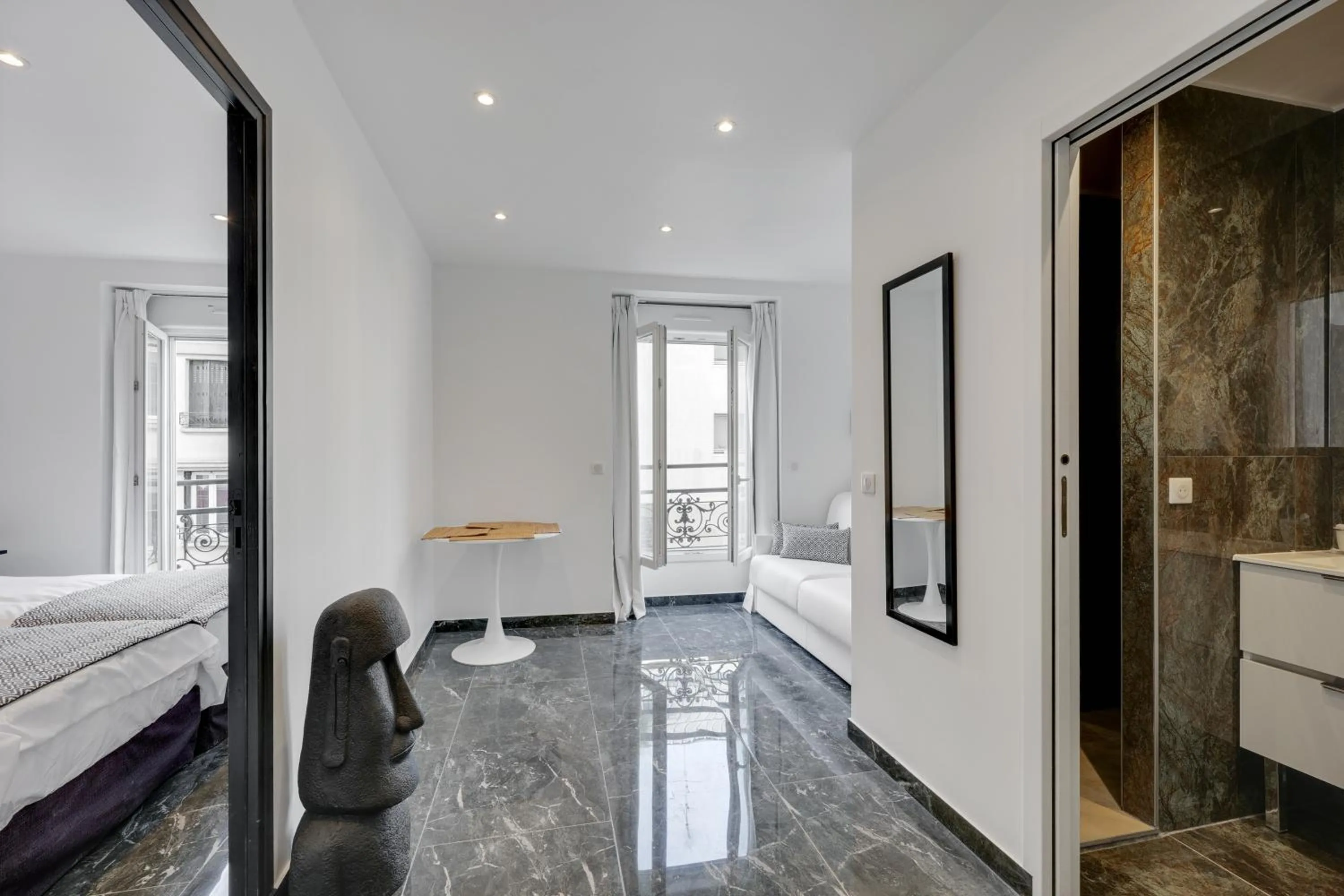 Living room, Bed in Le Bellevue