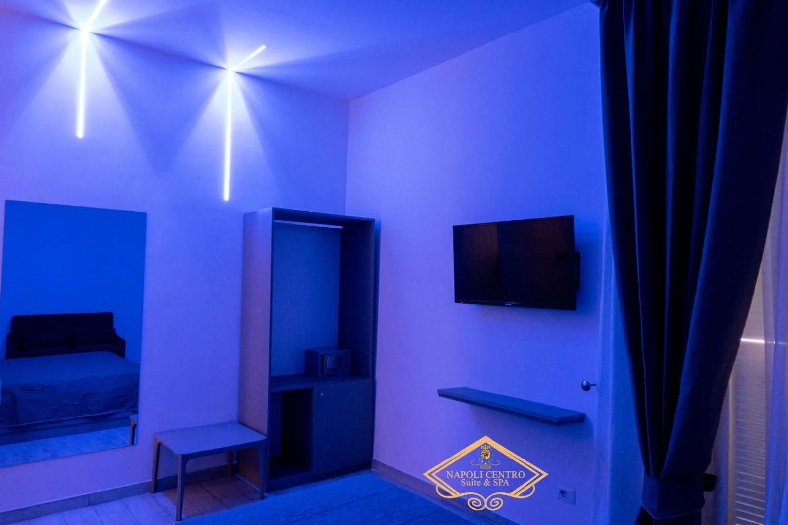 TV and multimedia, Bed in Napoli Centro Suite e Spa