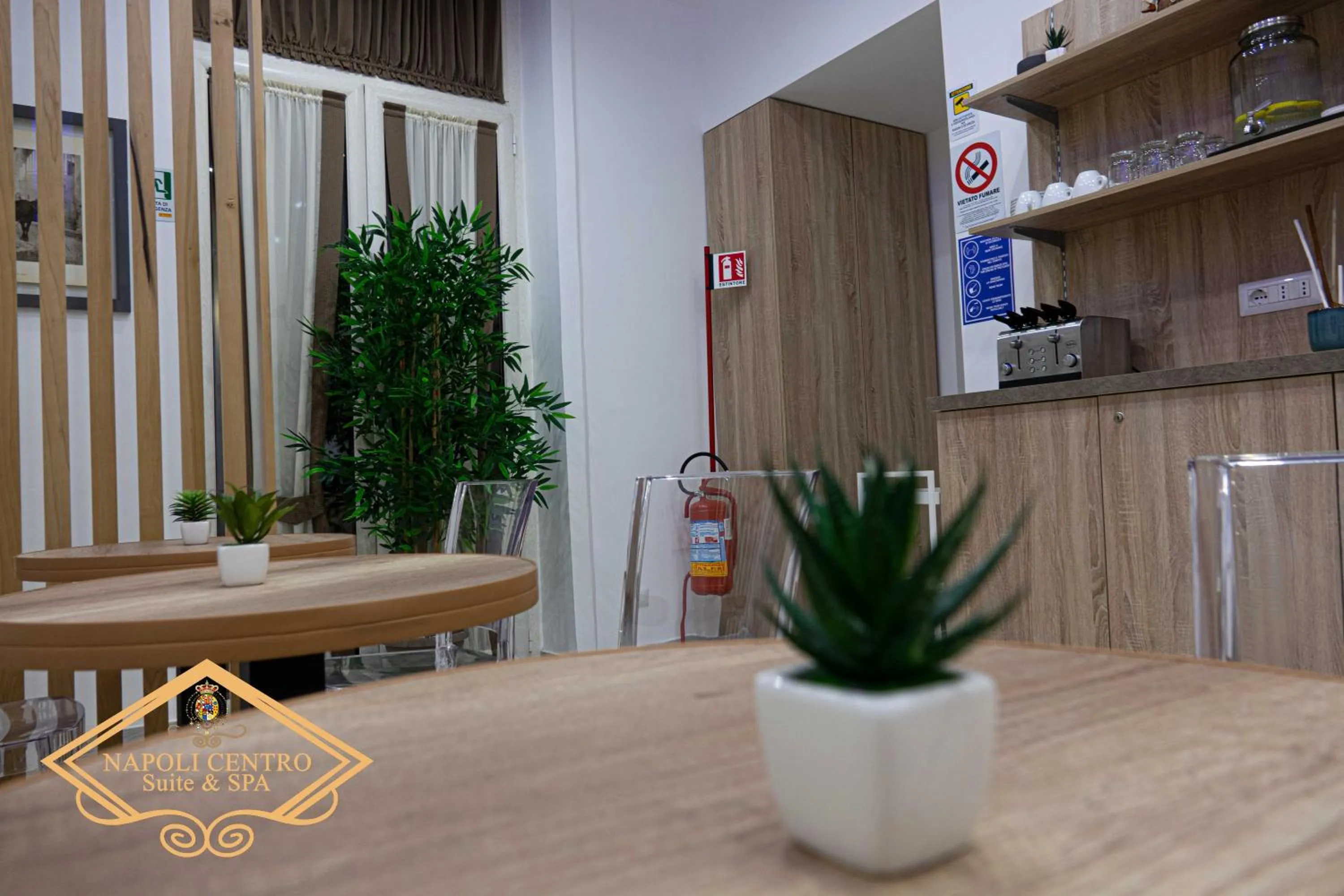 Communal lounge/ TV room in Napoli Centro Suite e Spa