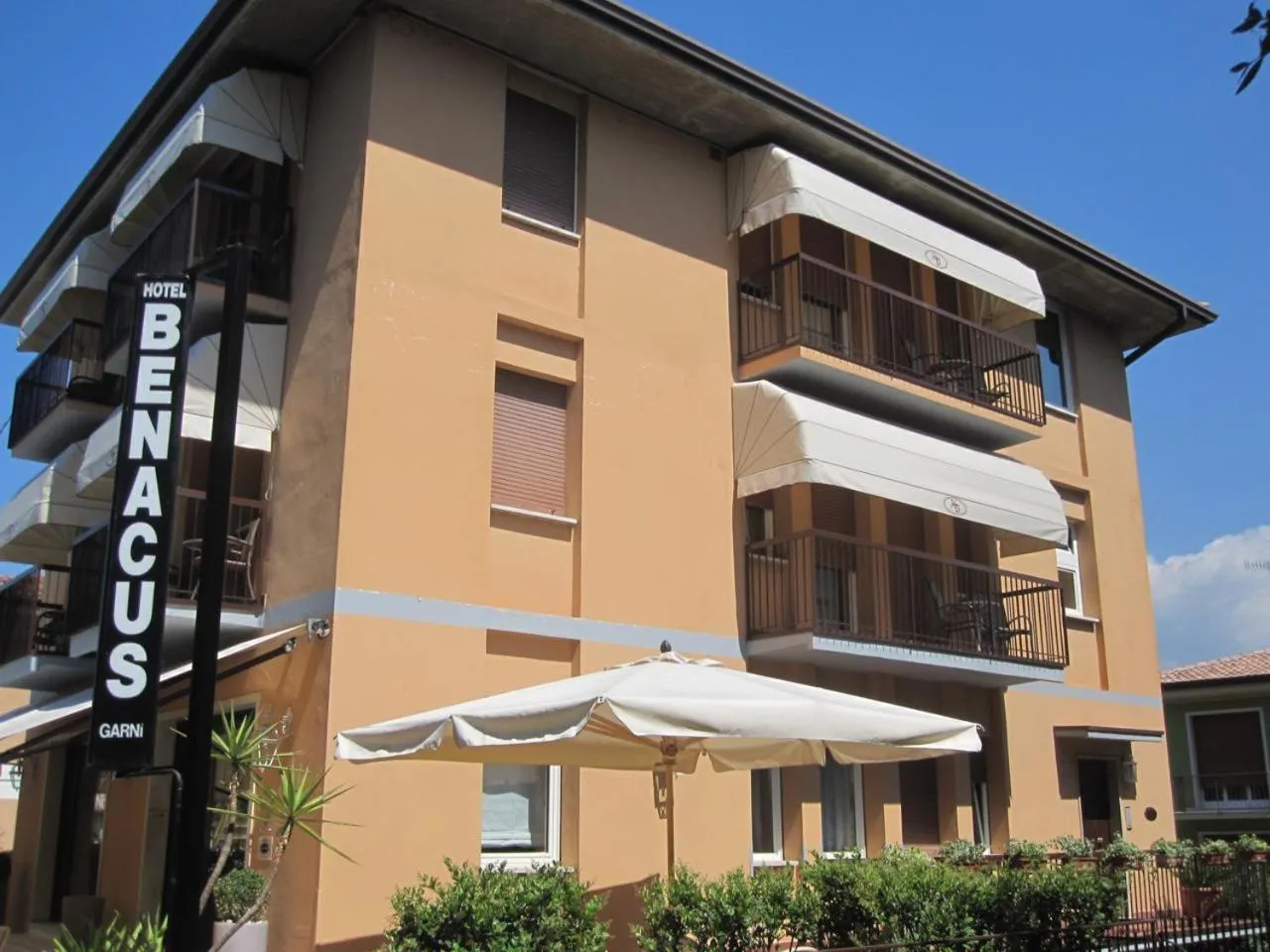 Facade/entrance in Hotel Benacus