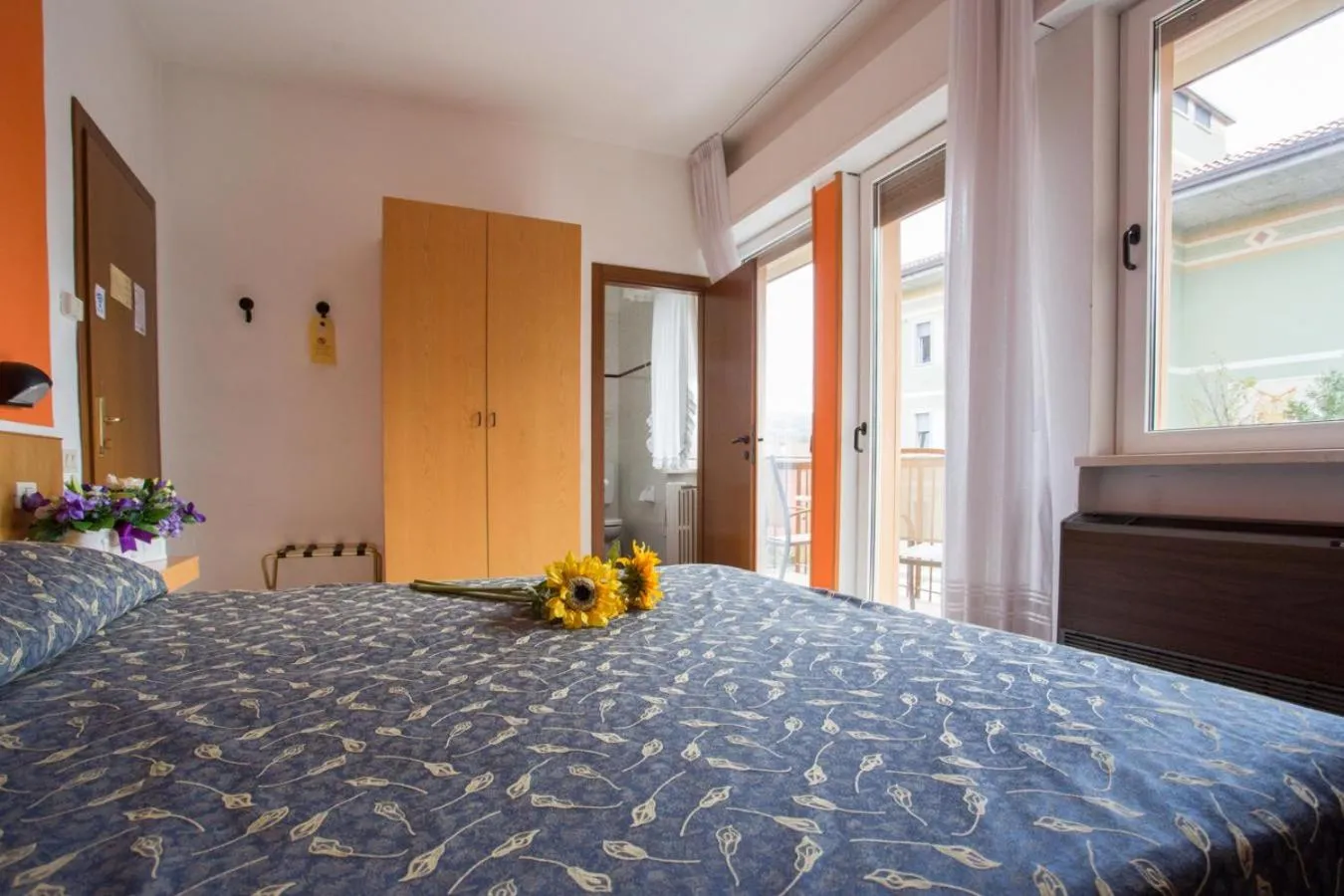 Balcony/Terrace, Bed in Hotel Benacus