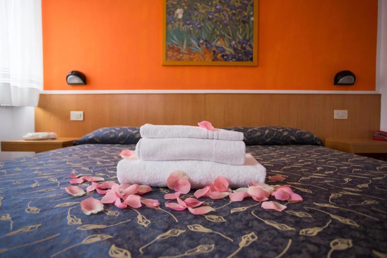 Bed in Hotel Benacus