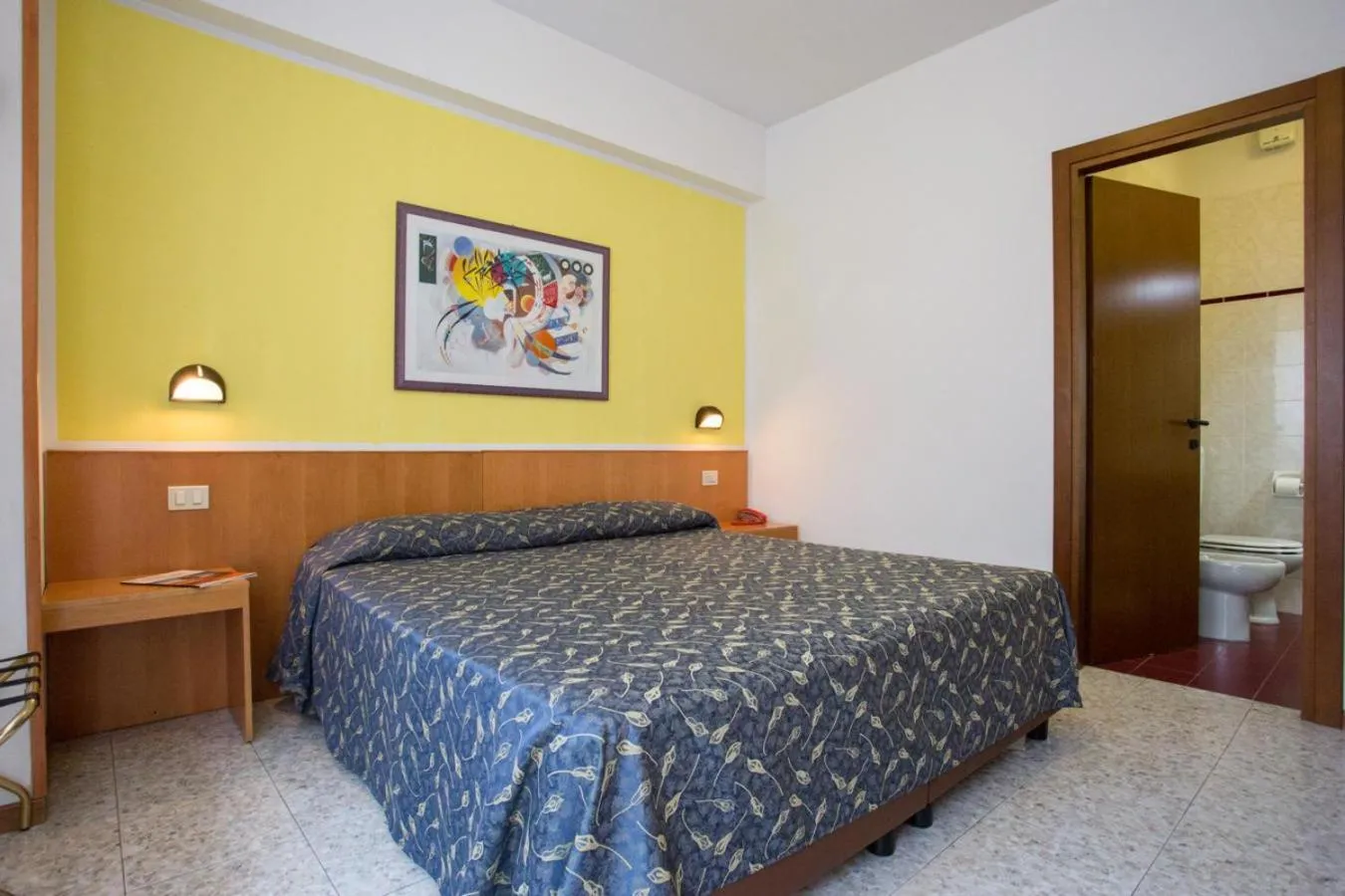 Bed in Hotel Benacus