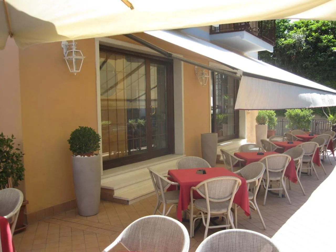 Facade/entrance in Hotel Benacus