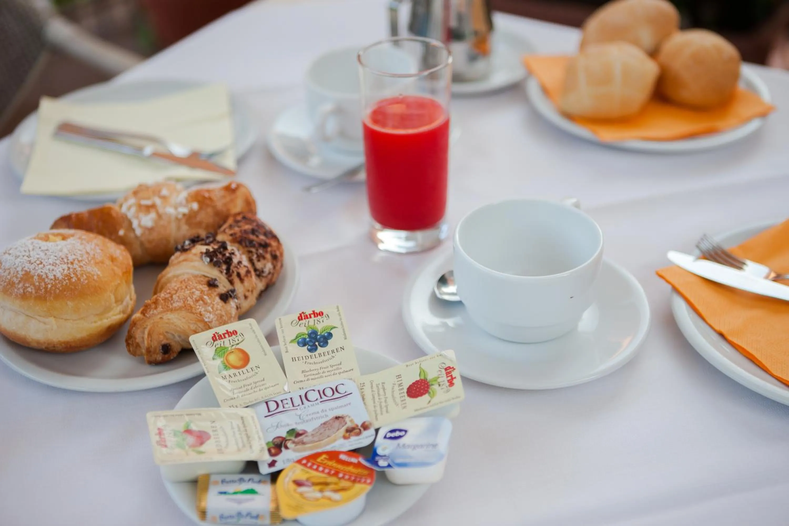 Food and drinks in Hotel Benacus